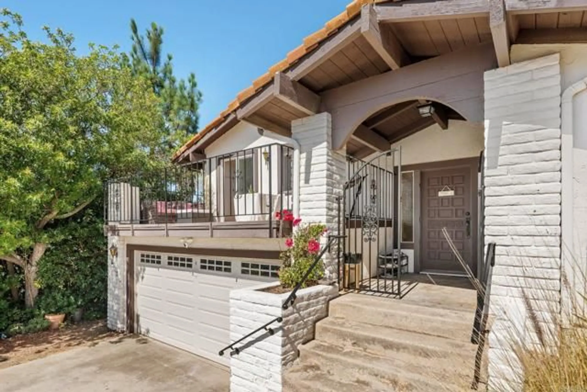 Property Slideshow image 7 of 53 | 10512 moon view way, Escondido, CA, 92026