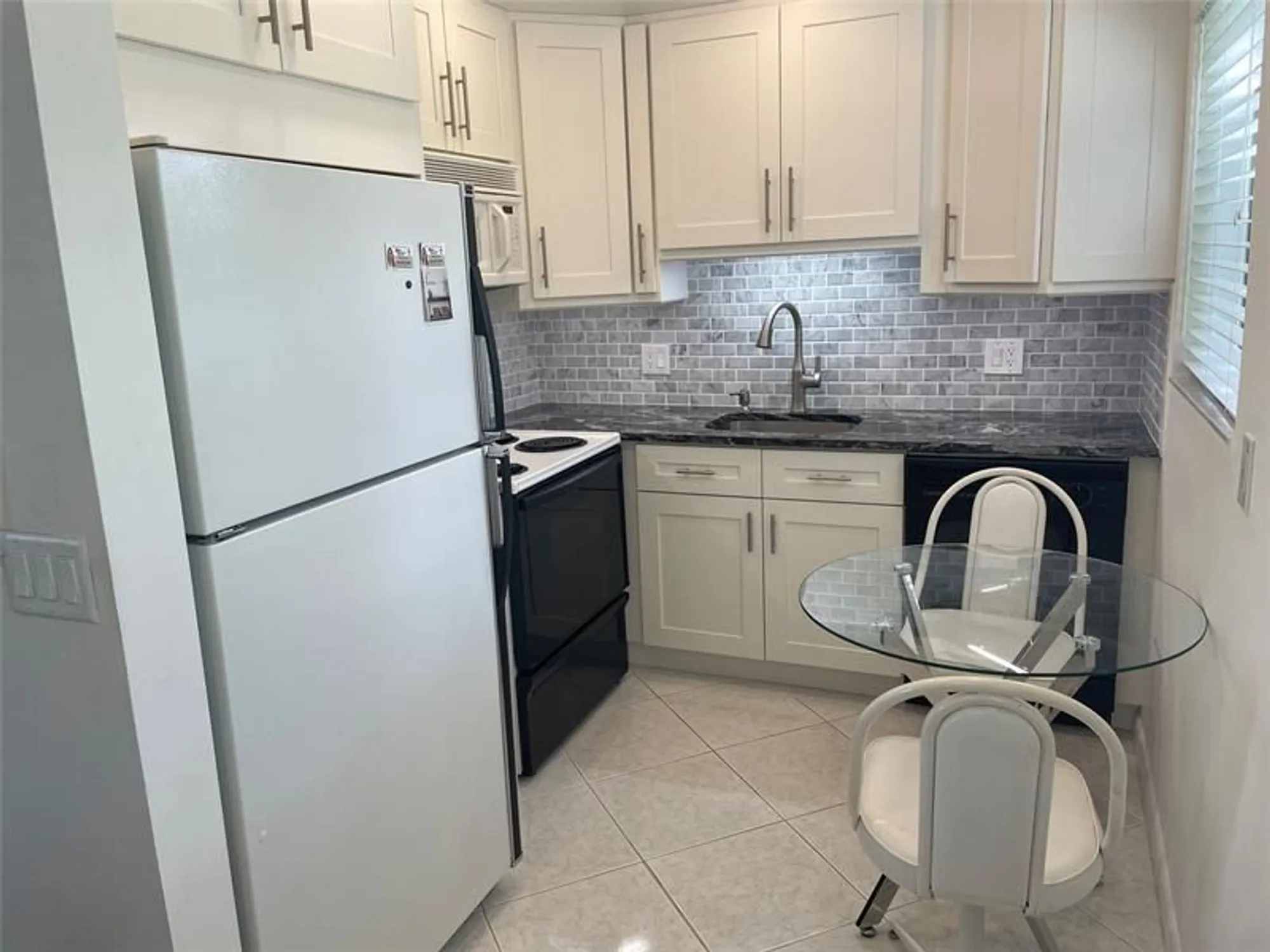 Property Slideshow image 6 of 64 | 40 keswick b # 40, Deerfield Beach, FL, 33442