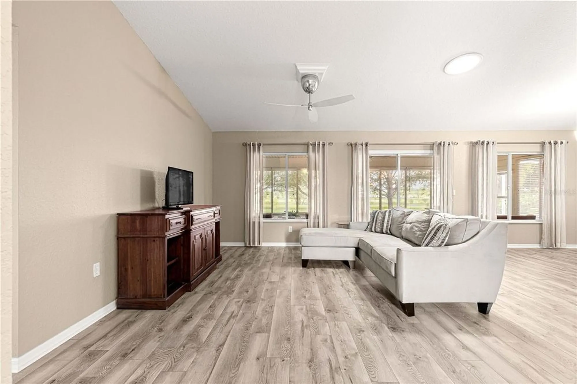 Property Slideshow image 5 of 55 | 13835 se 85th cir, Summerfield, FL, 34491