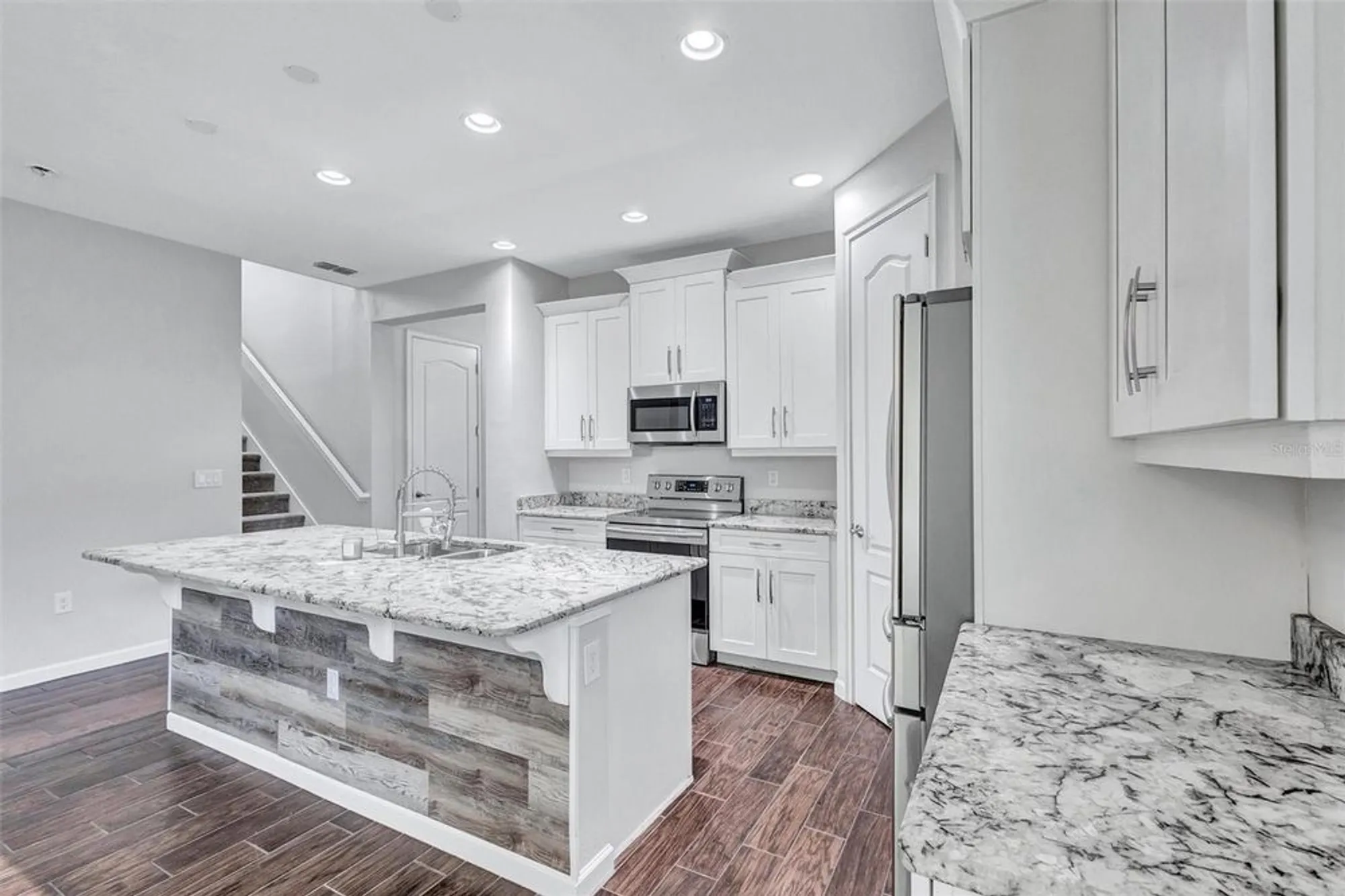 Property Slideshow image 9 of 55 | 5221 horizon cv, Bradenton, FL, 34211