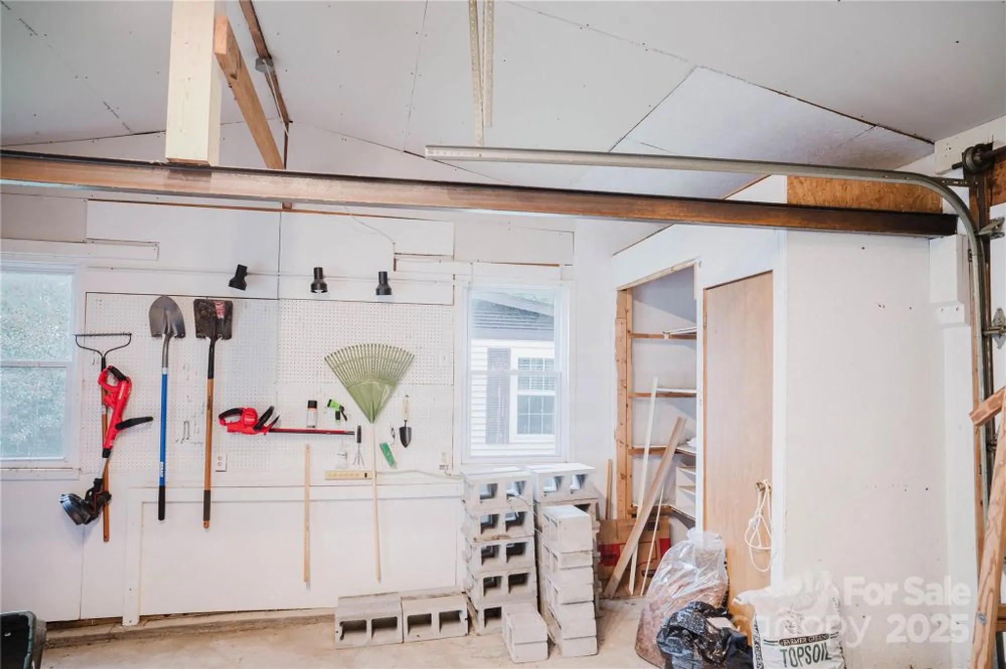 Property Slideshow image 31 of 34 | 402 deerfield ct, Hendersonville, NC, 28792