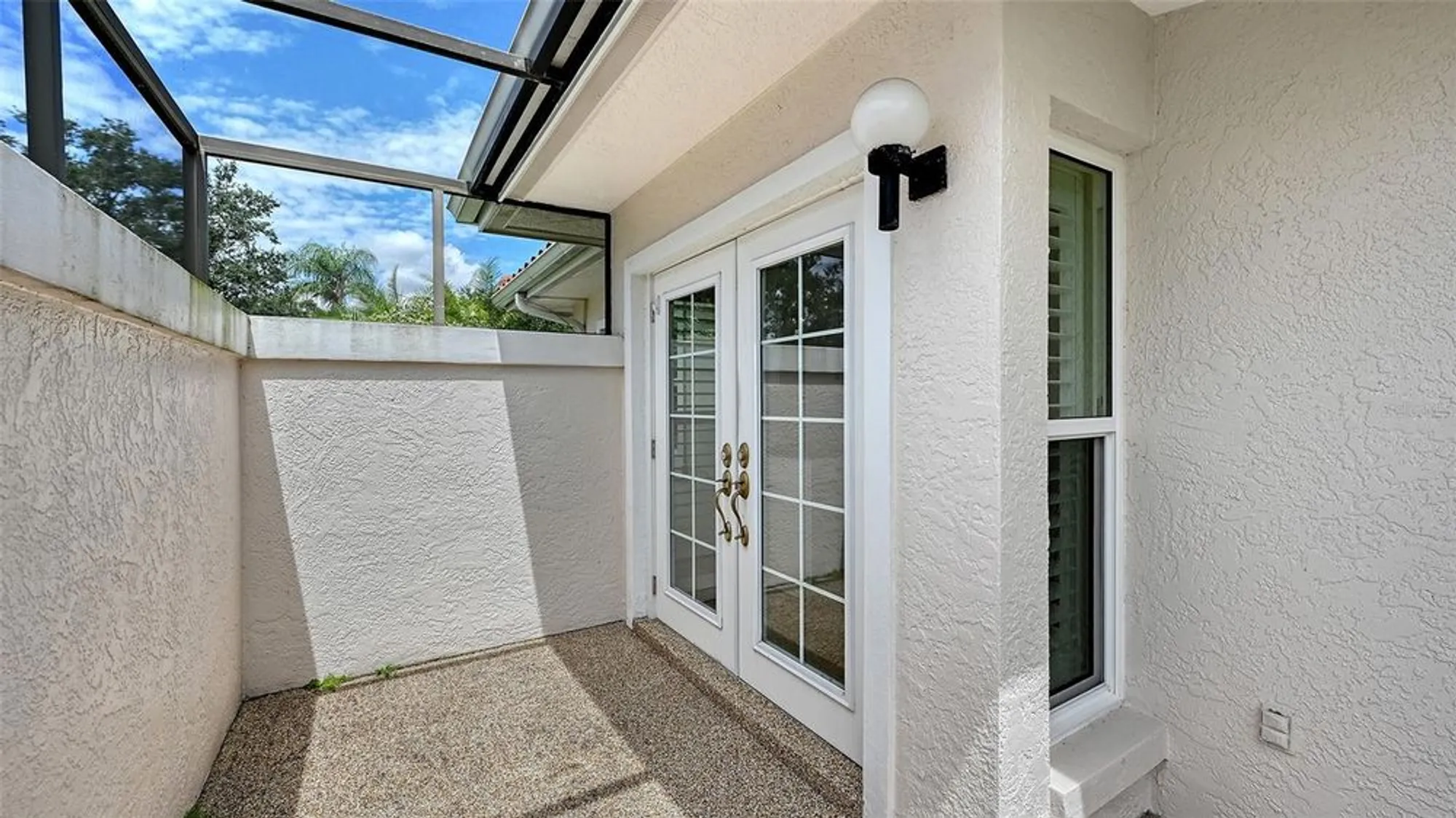 Property Slideshow image 21 of 63 | 7340 golf pointe cir, Sarasota, FL, 34243