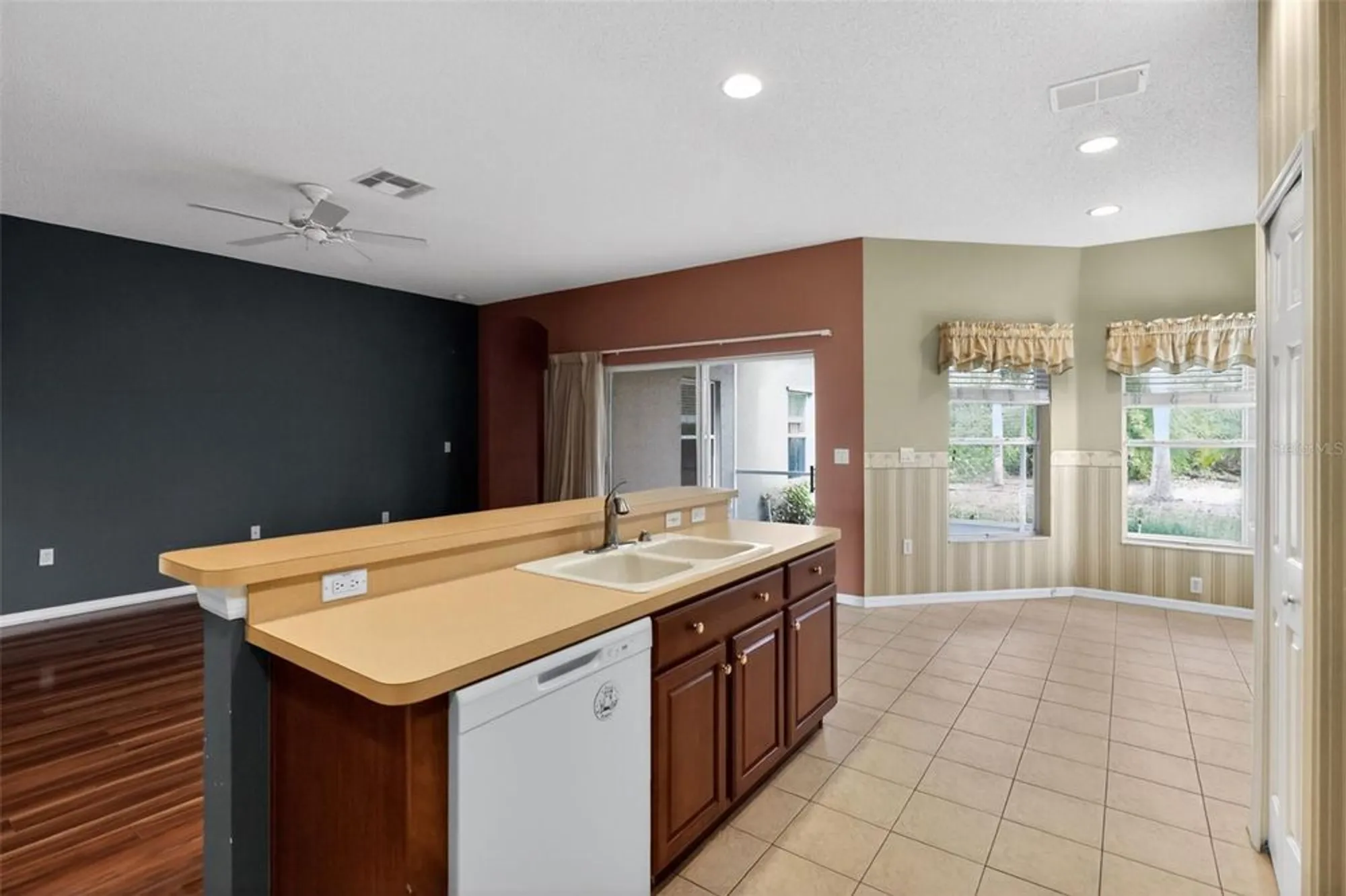 Property Slideshow image 14 of 25 | 2453 pleasant hill ln, Holiday, FL, 34691