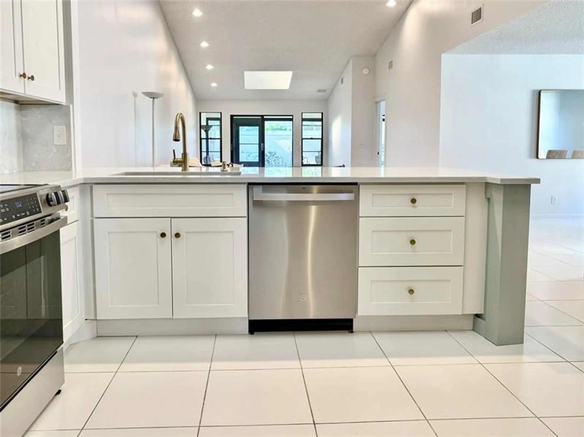 Property Slideshow image 11 of 51 | 5869 sunswept ln b, Boynton Beach, FL, 33437