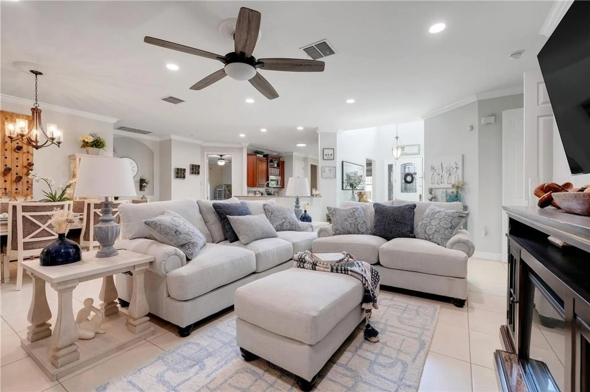 Property Slideshow image 10 of 47 | 217 lake cassidy dr, Kissimmee, FL, 34759