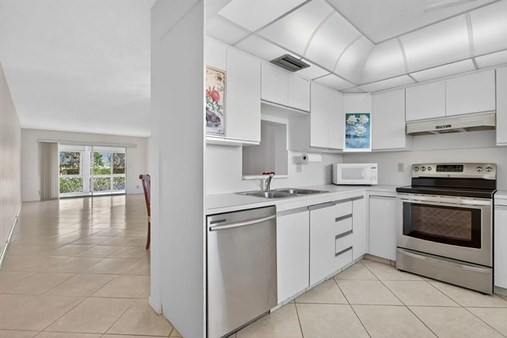 Property Slideshow image 2 of 29 | 3204 portofino pt d4, Coconut Creek, FL, 33066