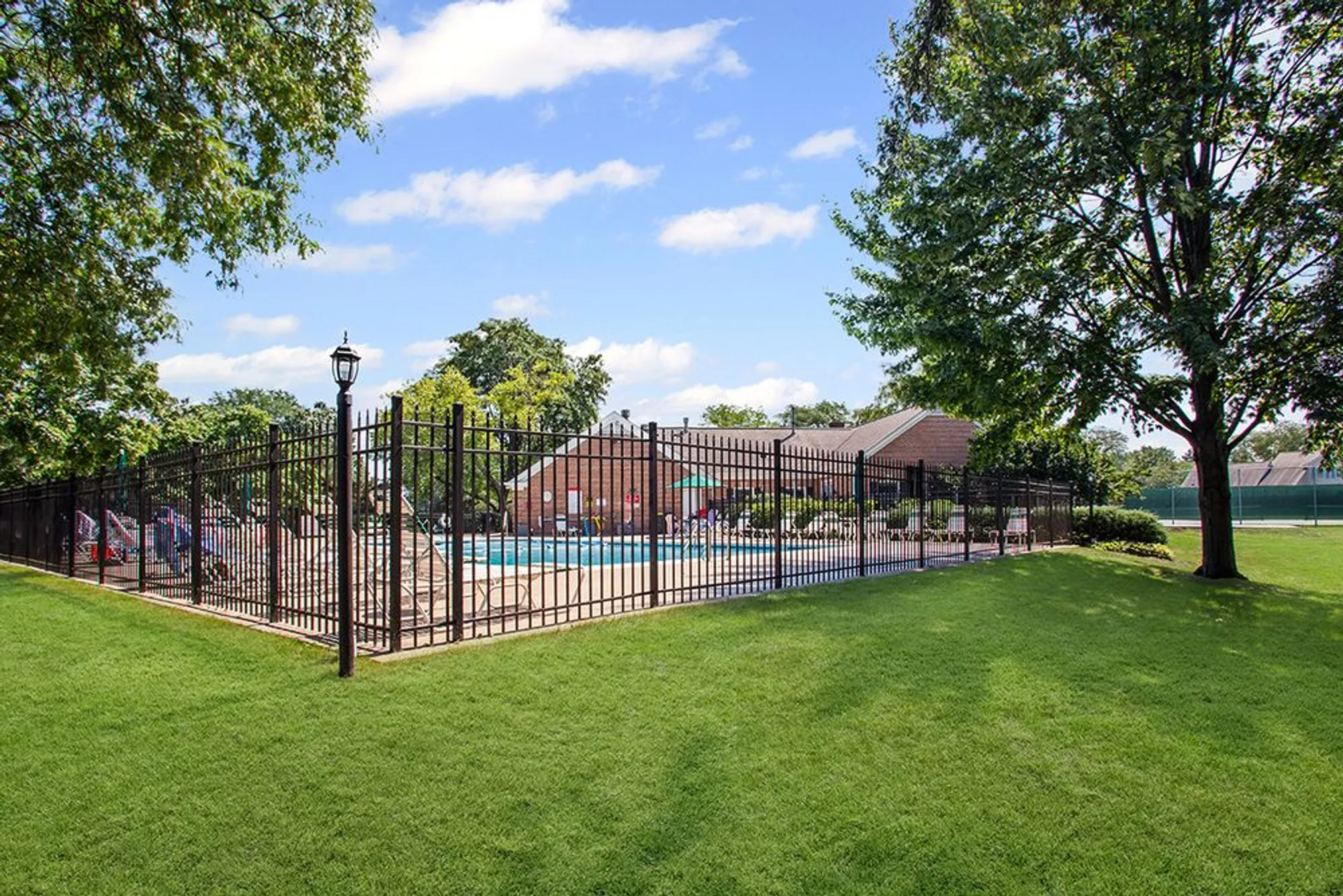 Property Slideshow image 22 of 23 | 109 rob roy ln c, Prospect Heights, IL, 60070