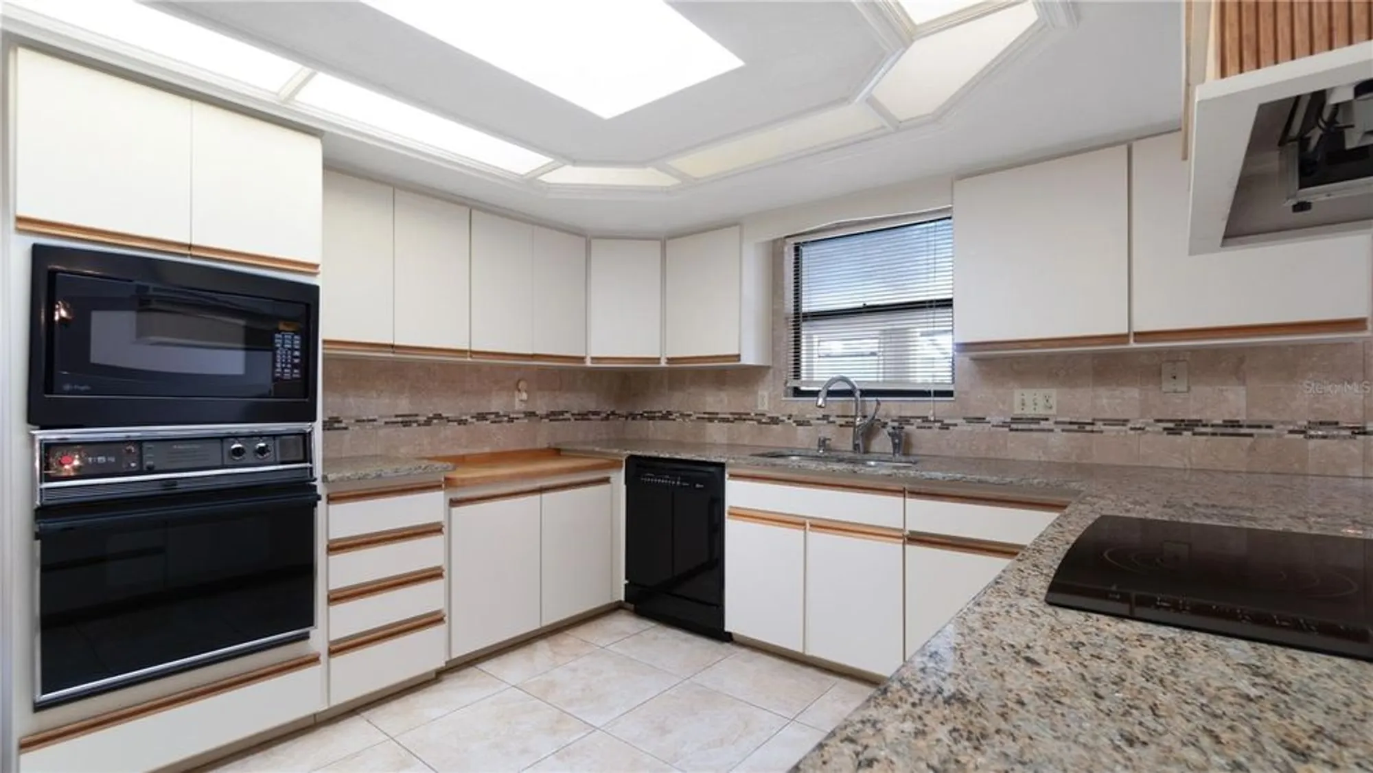 Property Slideshow image 16 of 50 | 965 pelican bay dr, Daytona Beach, FL, 32119