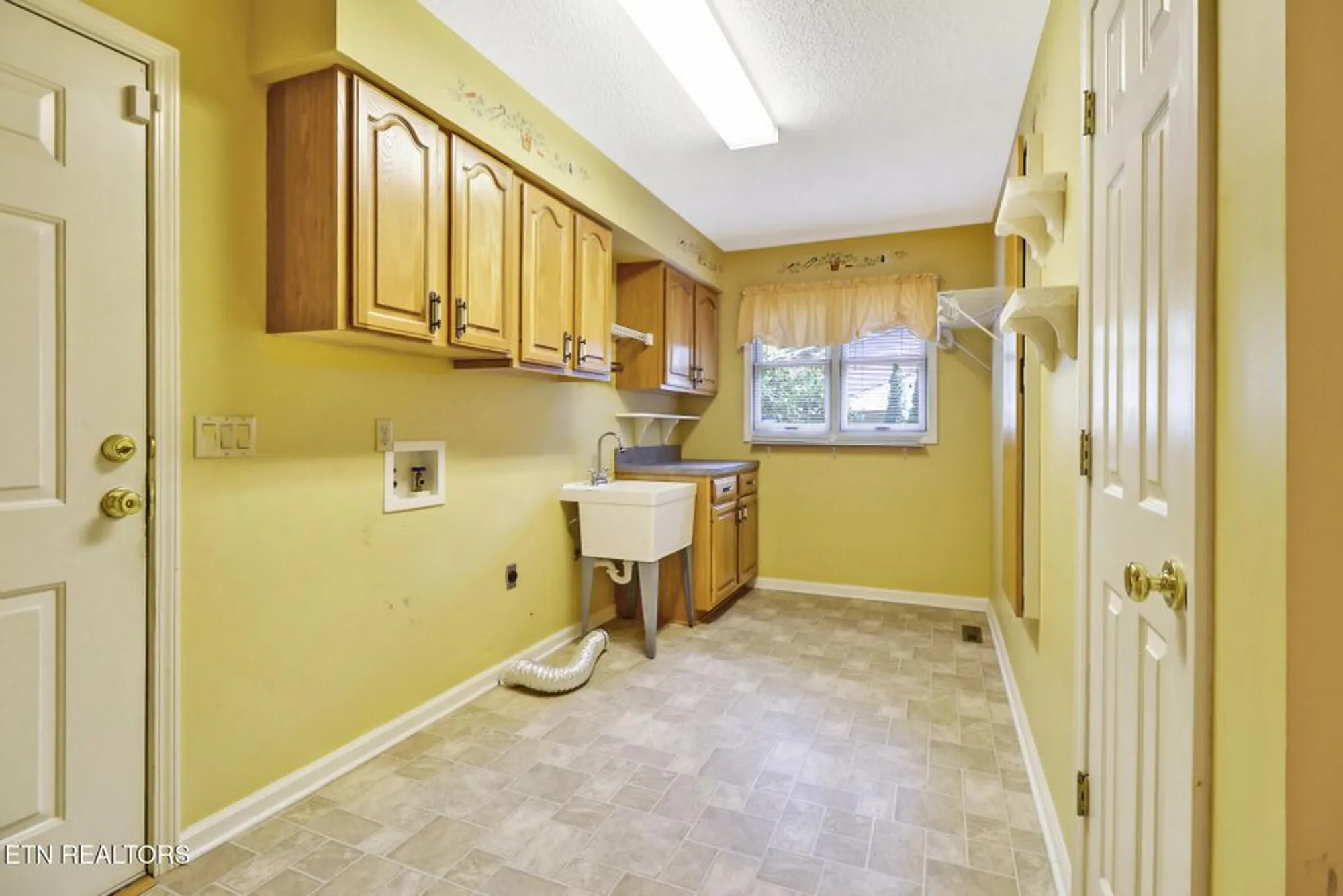 Property Slideshow image 29 of 54 | 104 flossmoor cir, Crossville, TN, 38558