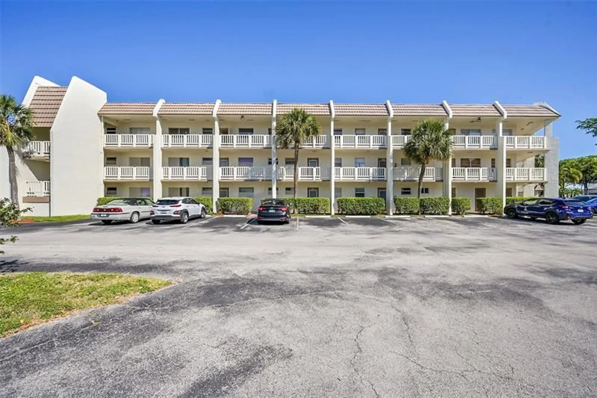 Property Slideshow image 3 of 28 | 6800 royal palm blvd apt 102, Margate, FL, 33063