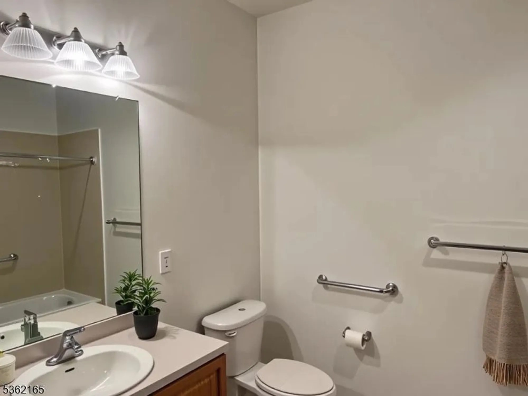Property Slideshow image 8 of 22 | 5017 brookfield glen dr # 17, Belvidere, NJ, 07823