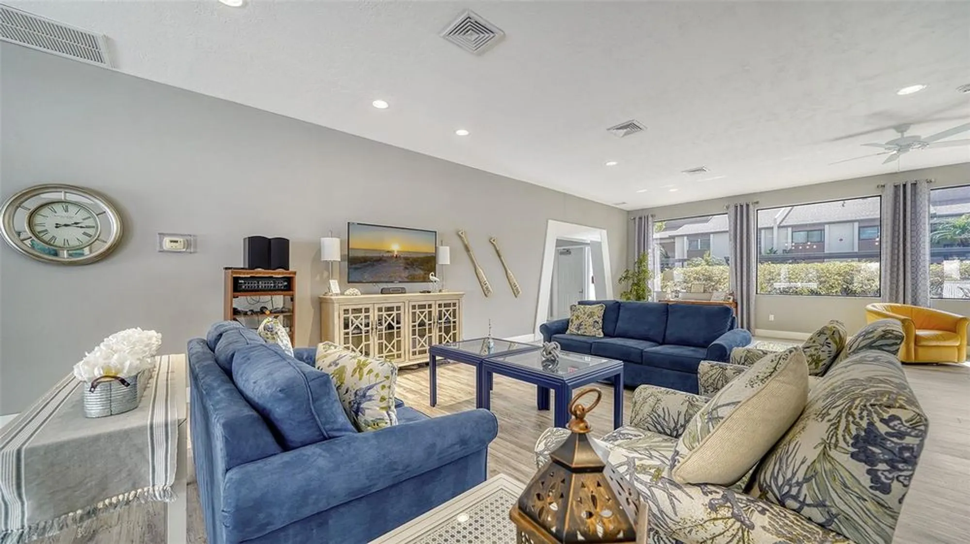 Property Slideshow image 26 of 30 | 2640 clubhouse dr 203, Sarasota, FL, 34232