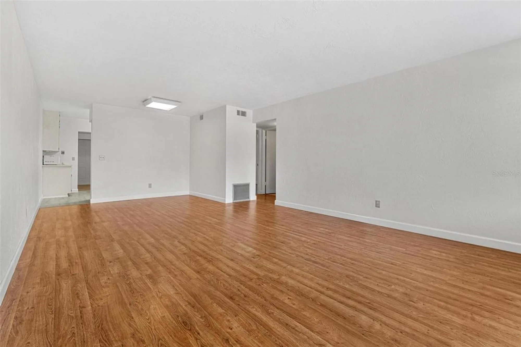 Property Slideshow image 4 of 15 | 2430 brazilia dr 20, Clearwater, FL, 33763