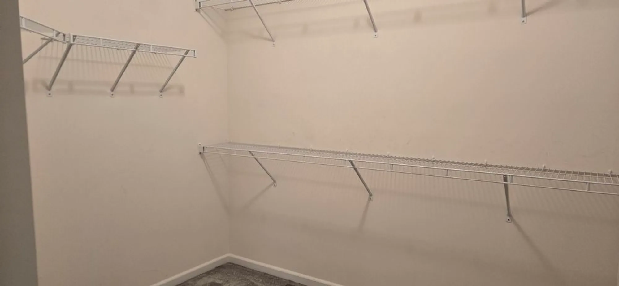 Property Slideshow image 13 of 18 | 1616 colchester ln, Aurora, IL, 60505