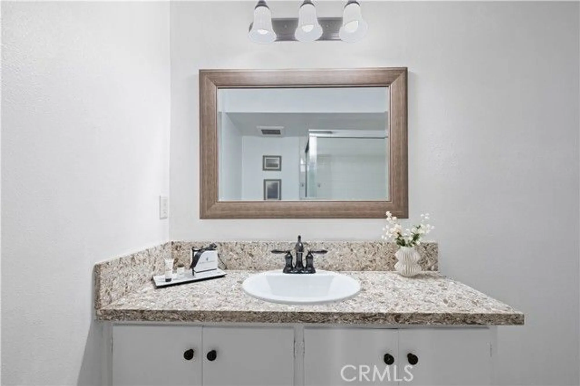 Property Slideshow image 11 of 30 | 19116 avenue of the oaks unit b, Newhall, CA, 91321
