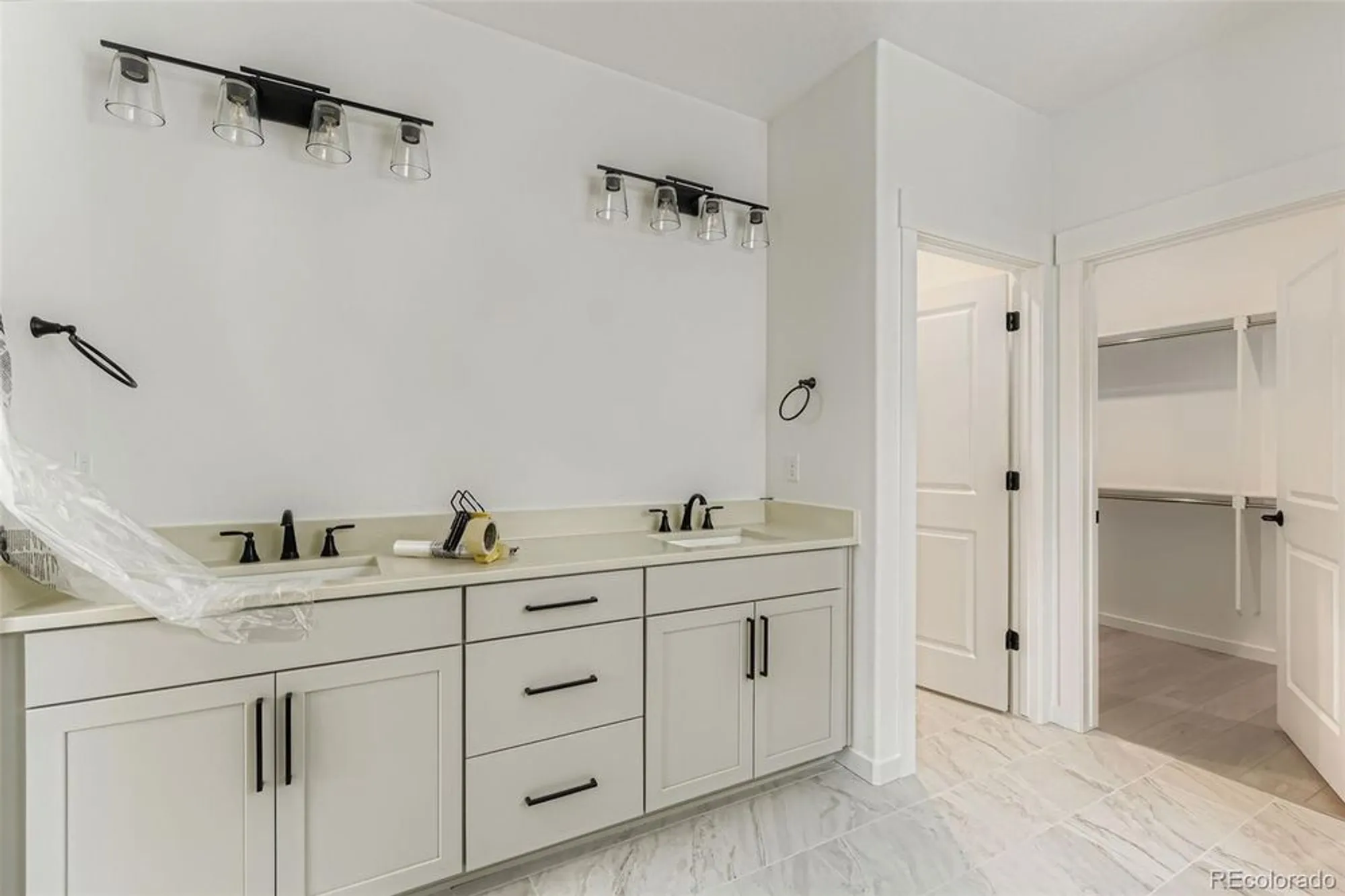 Property Slideshow image 12 of 24 | 8895 s riviera way, Aurora, CO, 80016