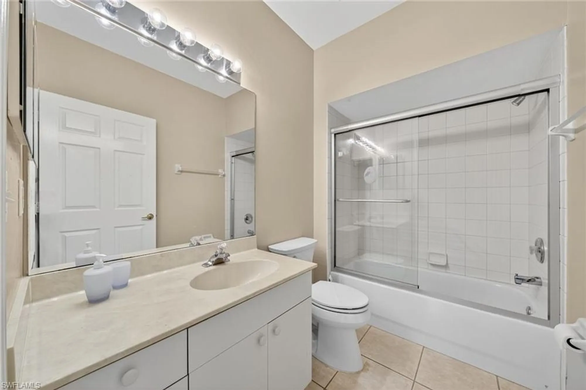 Property Slideshow image 7 of 48 | 3471 pointe creek ct 204, Bonita Springs, FL, 34134