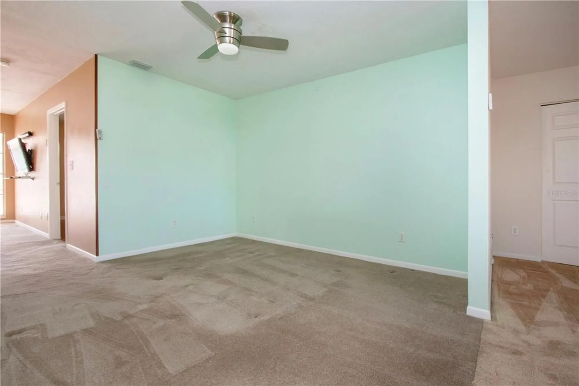 Property Slideshow image 16 of 60 | 332 club manor dr # 10, Sun City Center, FL, 33573