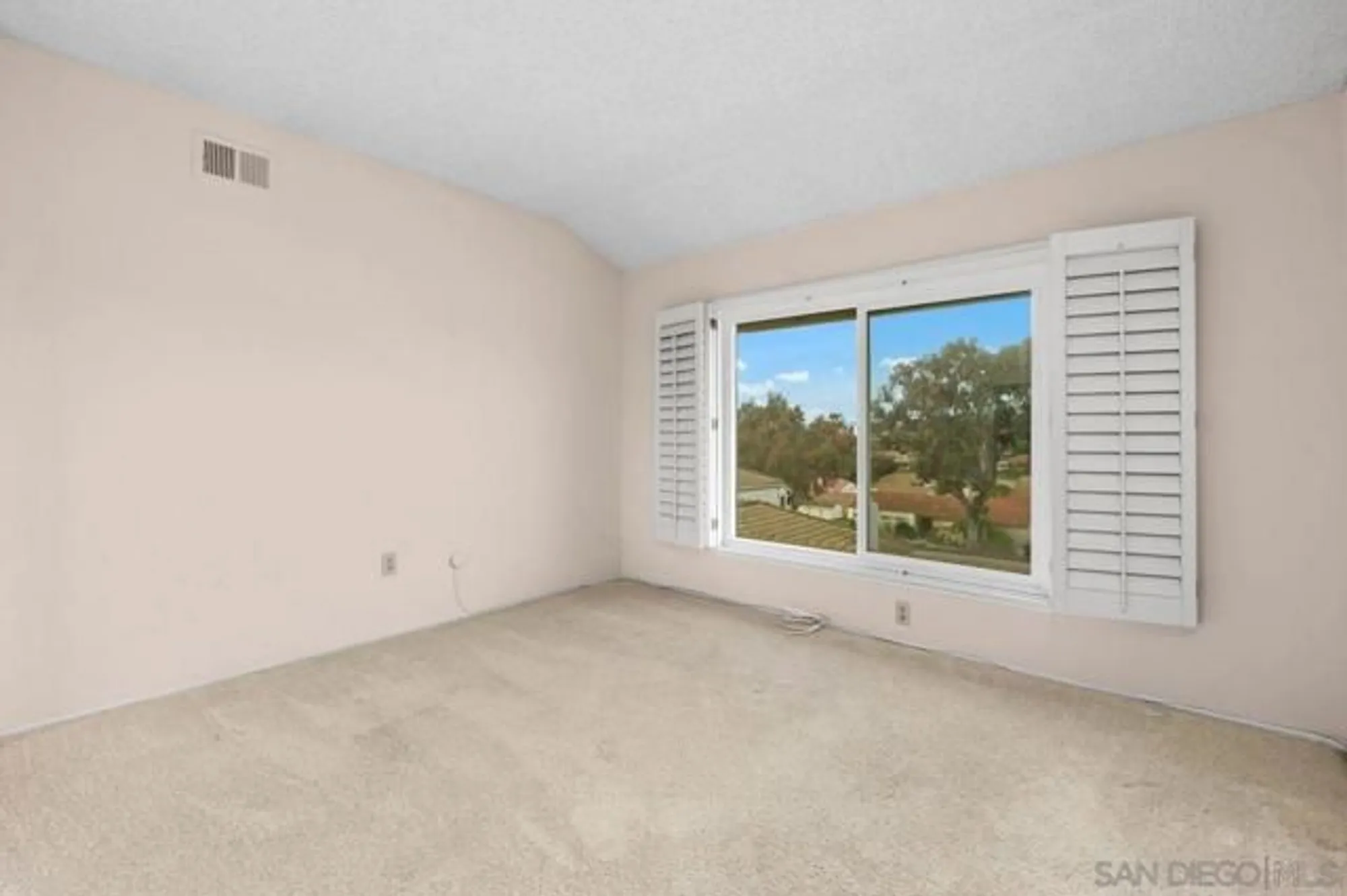Property Slideshow image 26 of 39 | 17465 plaza animado 147, San Diego, CA, 92128