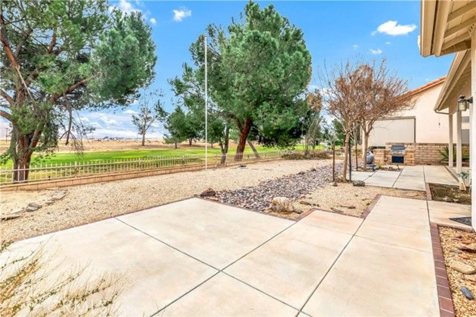 Property Slideshow image 32 of 45 | 1730 almond tree st, Hemet, CA, 92545