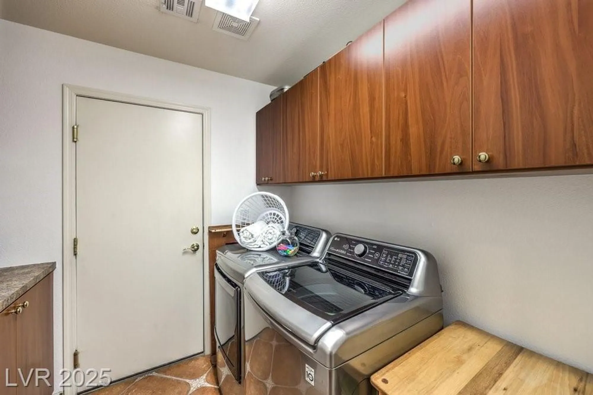 Property Slideshow image 14 of 39 | 10536 abisso dr, Las Vegas, NV, 89135