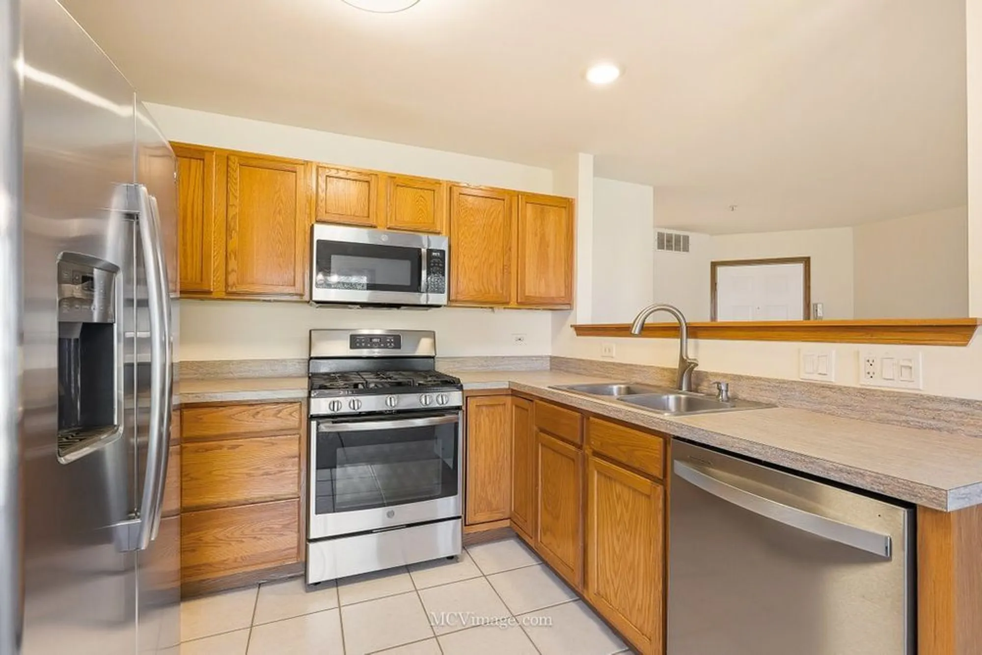 Property Slideshow image 10 of 27 | 13841 s bristlecone ln a, Plainfield, IL, 60544