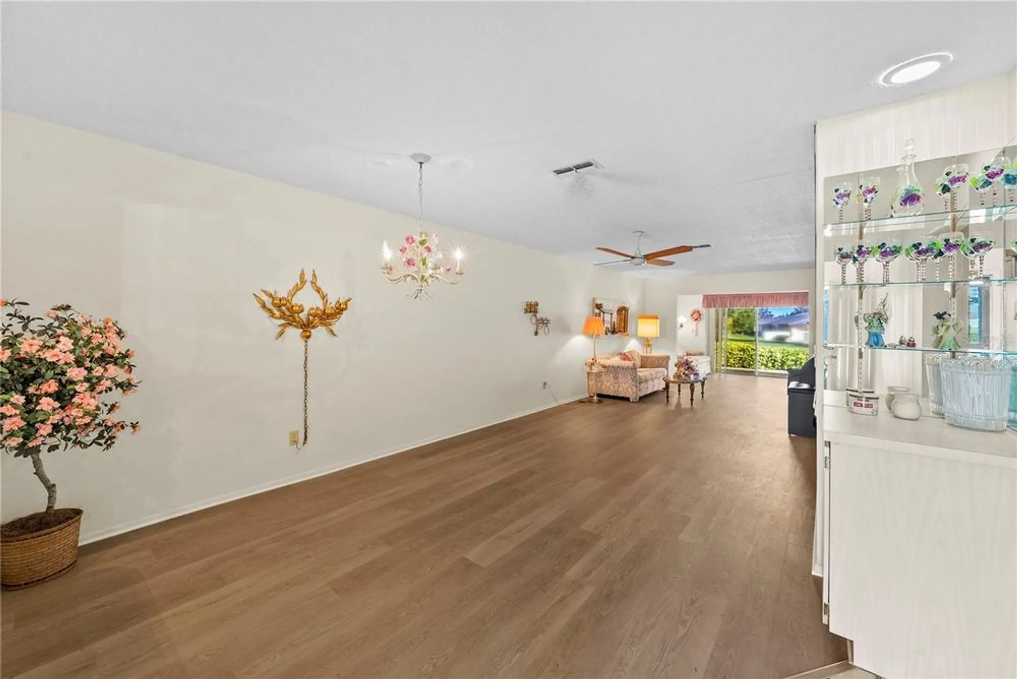 Property Slideshow image 11 of 100 | 3420 stonehaven ct d, Palm Harbor, FL, 34684