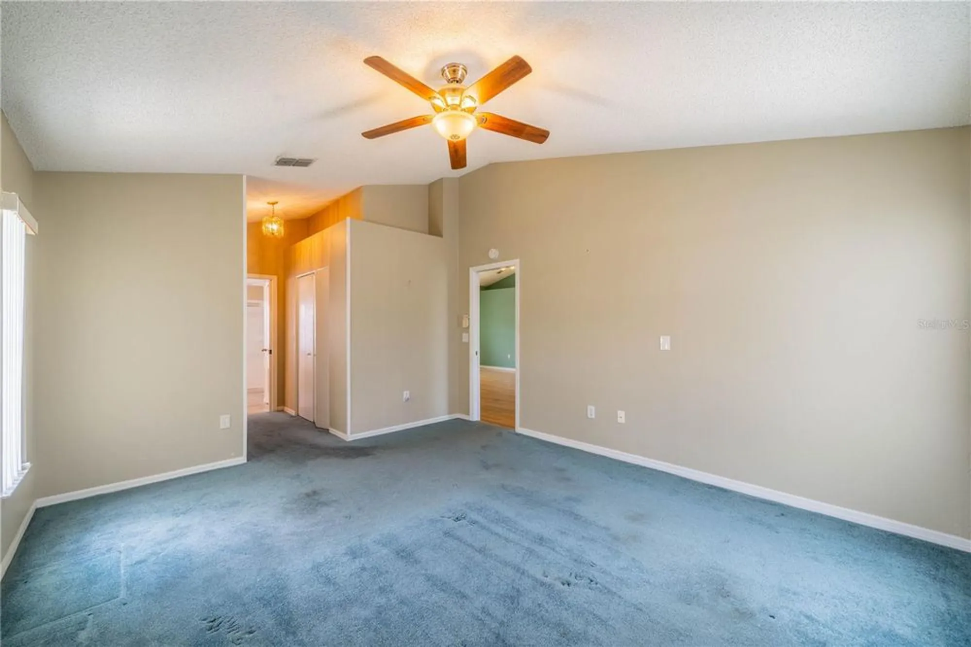 Property Slideshow image 28 of 47 | 301 caloosa palms ct, Sun City Center, FL, 33573