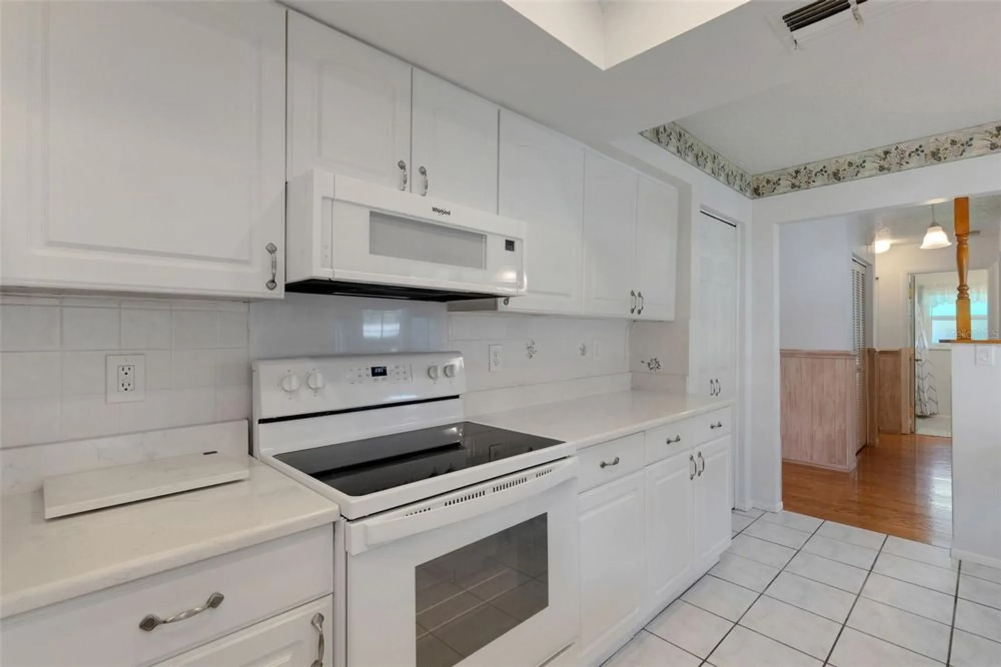 Property Slideshow image 10 of 96 | 2880 doone cir, Palm Harbor, FL, 34684