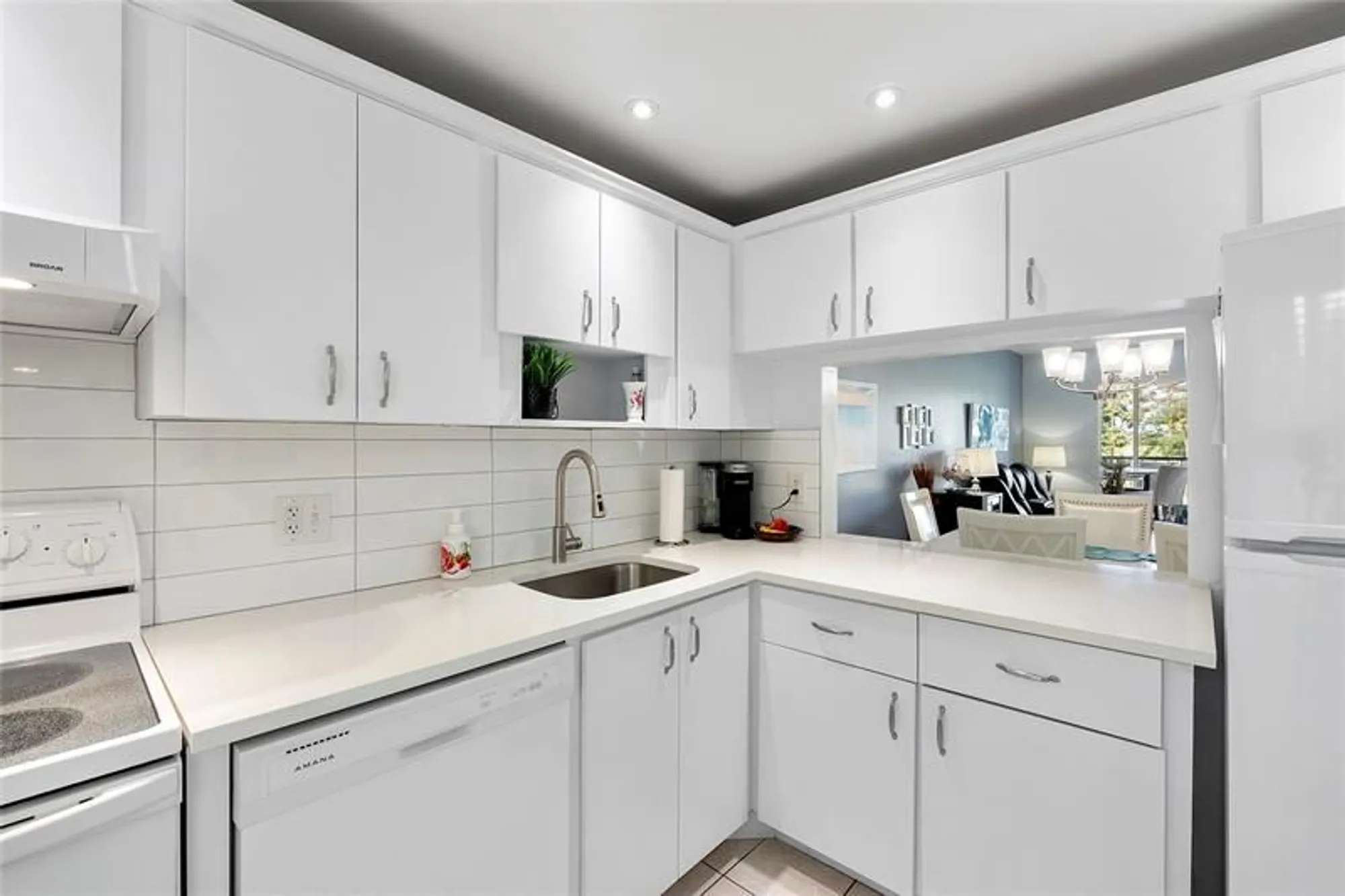 Property Slideshow image 8 of 31 | 7807 golf circle dr 211, Margate, FL, 33063