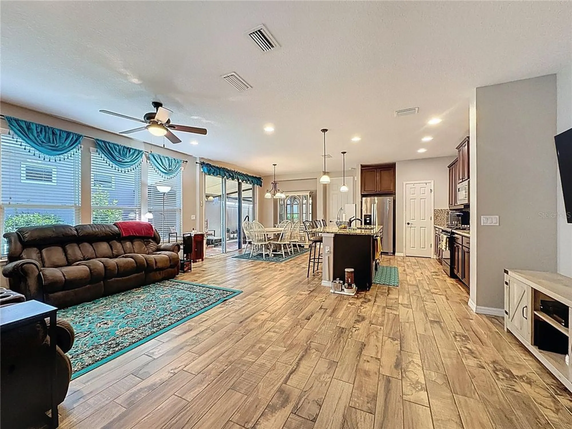 Property Slideshow image 6 of 73 | 126 bayou bend rd, Groveland, FL, 34736