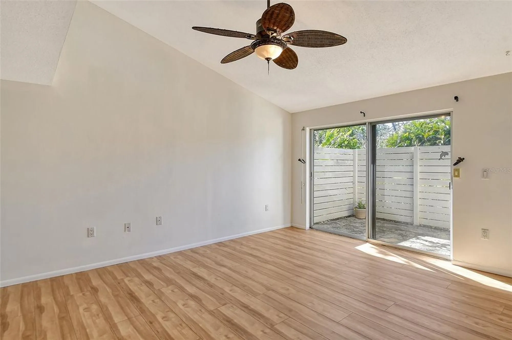 Property Slideshow image 27 of 37 | 6947 woodwind dr 77, Sarasota, FL, 34231