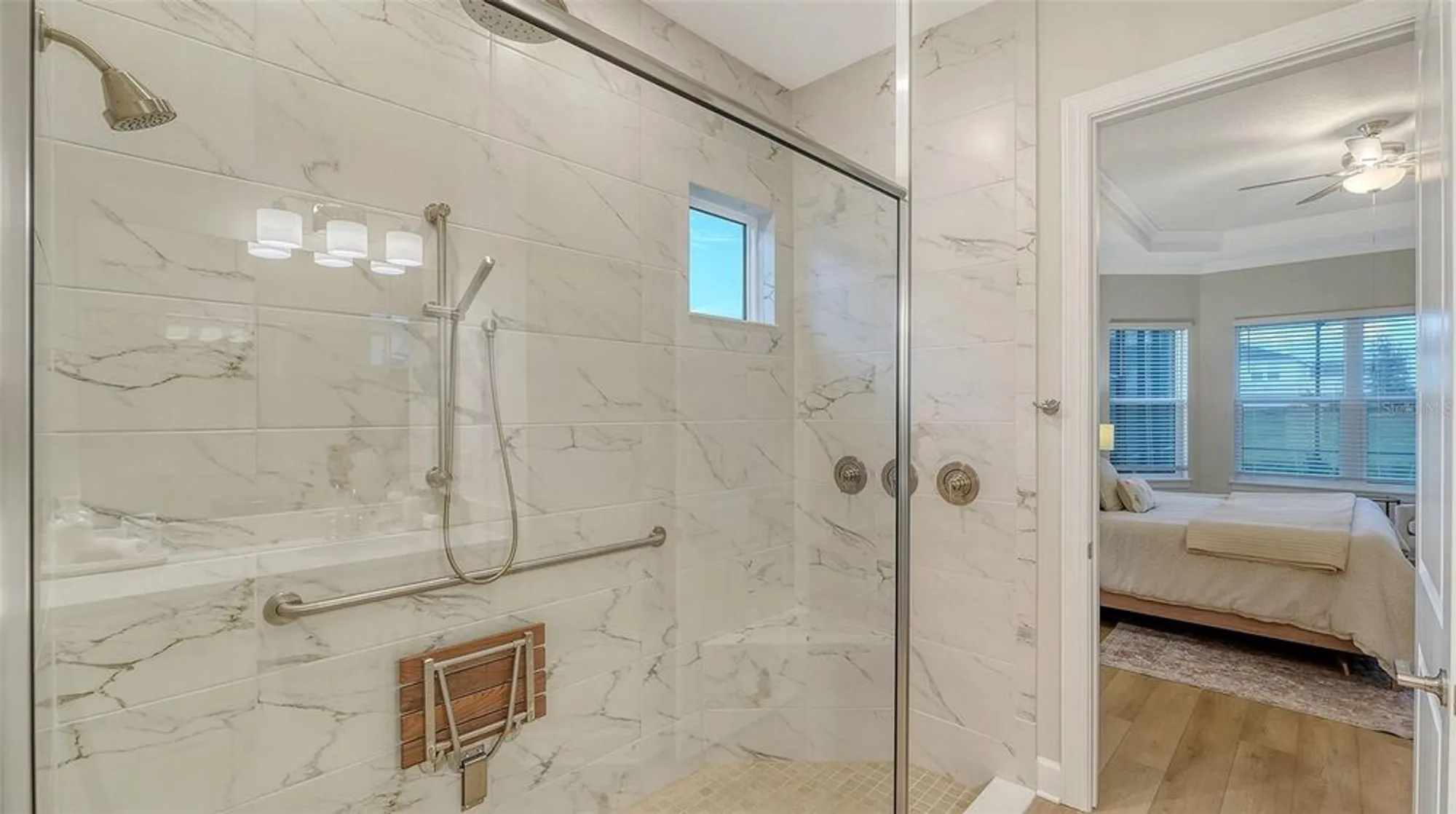 Property Slideshow image 33 of 90 | 16423 isola pl, Lakewood Ranch, FL, 34211