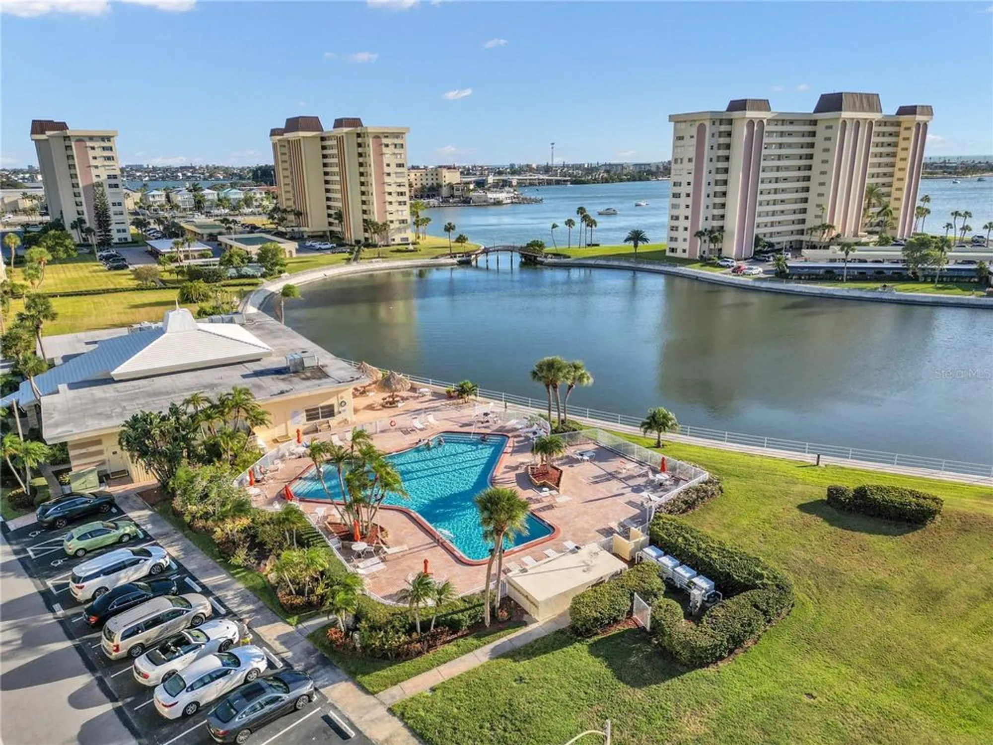 Property Slideshow image 28 of 33 | 4550 cove cir apt 1003, St Petersburg, FL, 33708