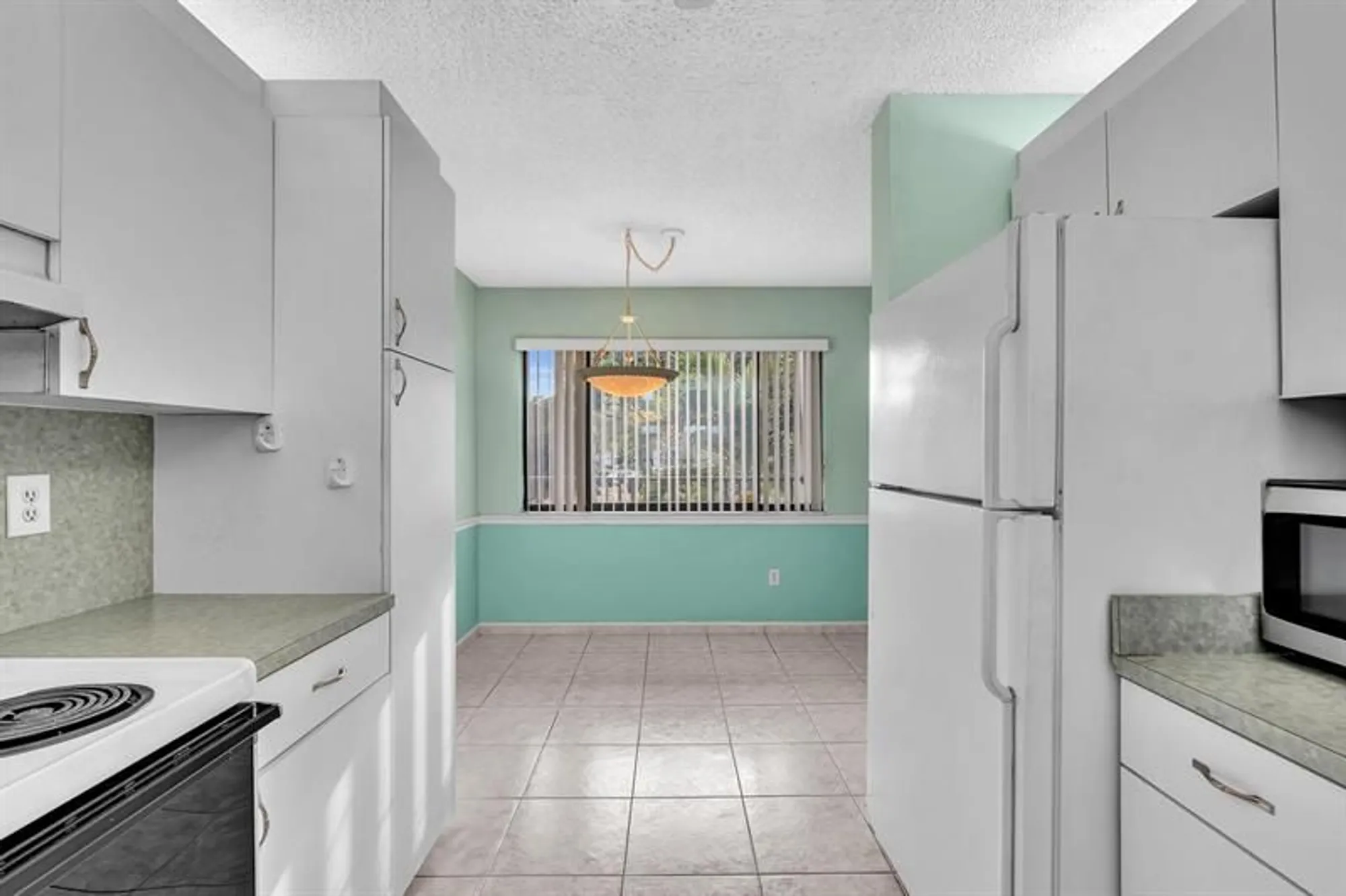 Property Slideshow image 11 of 82 | 10442 e clairmont cir 204, Tamarac, FL, 33321