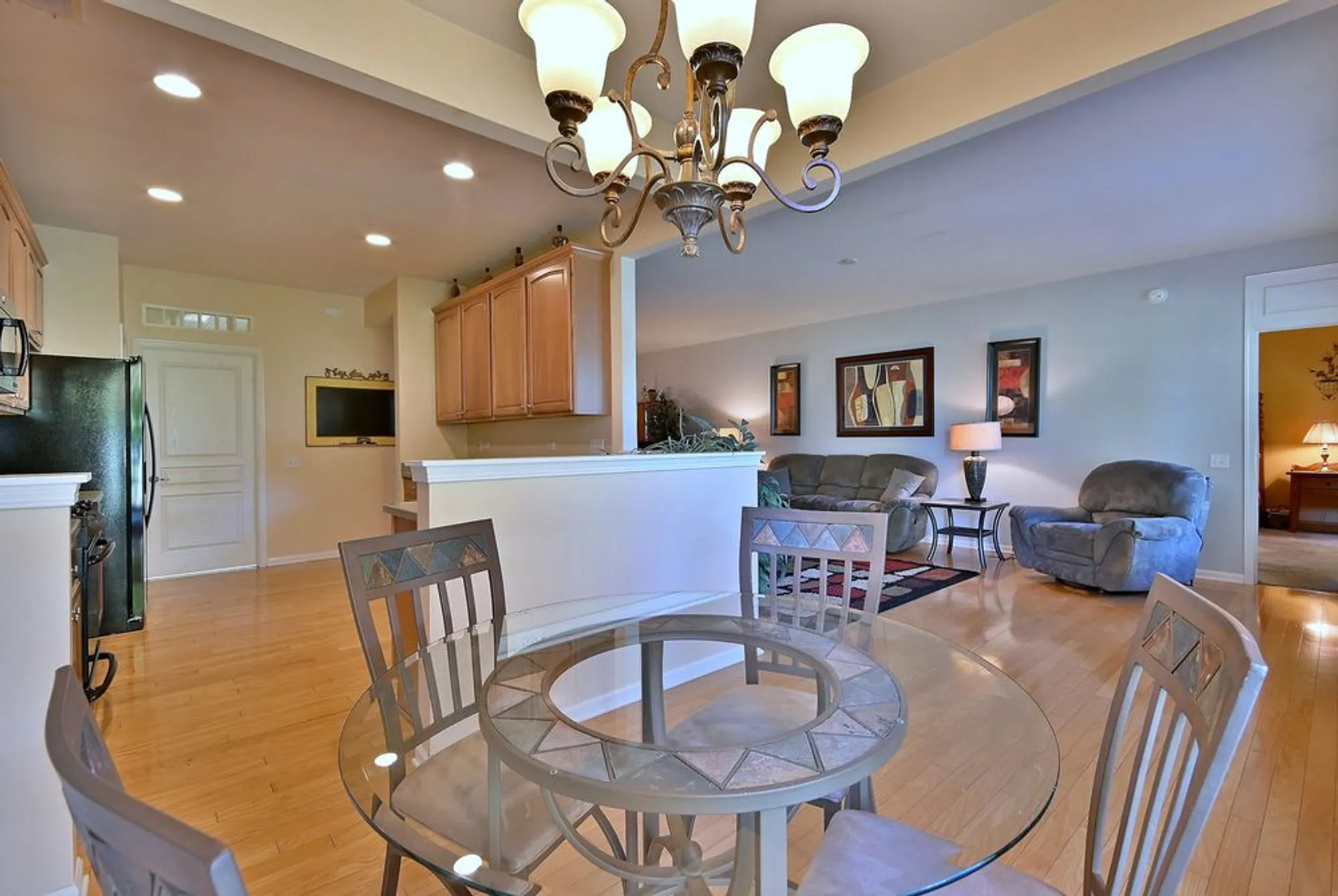 Property Slideshow image 30 of 36 | 2832 beacon point cir, Elgin, IL, 60124