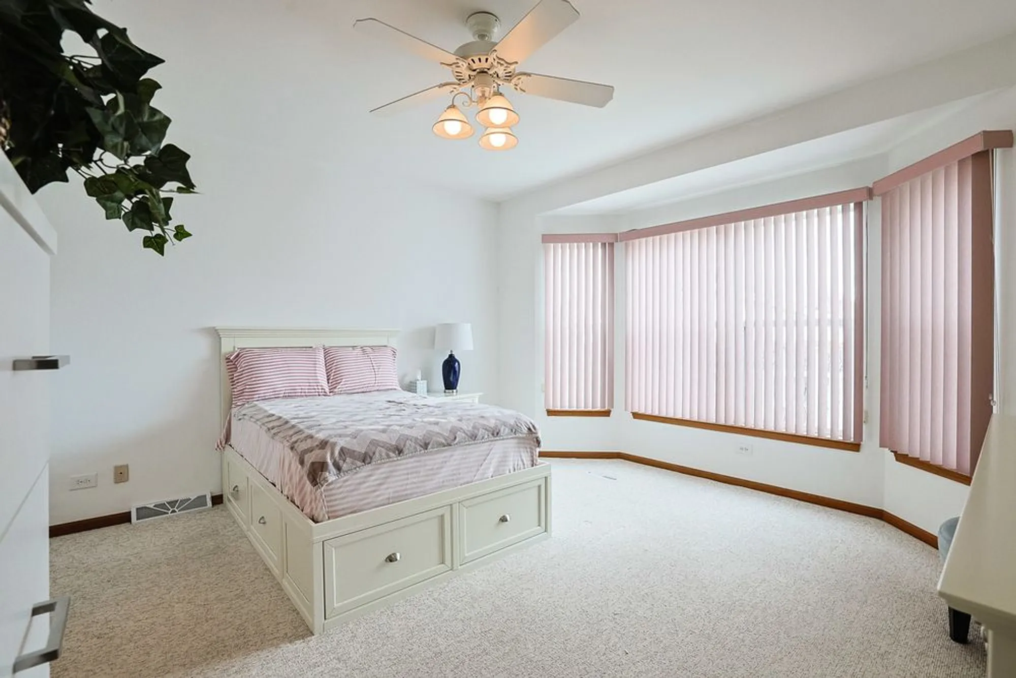 Property Slideshow image 15 of 32 | 3455 steeplechase way, Grayslake, IL, 60030