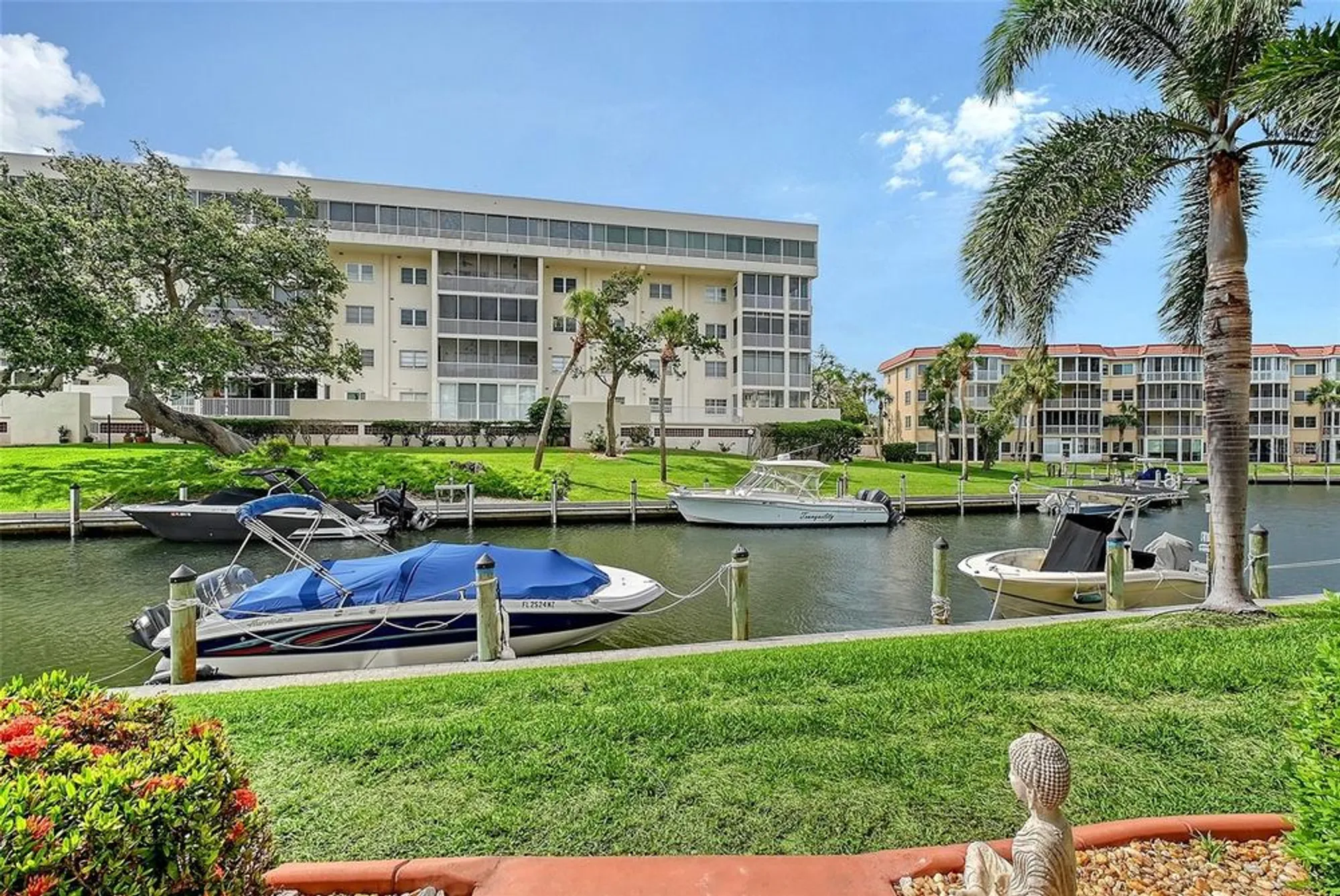 Property Slideshow image 16 of 65 | 1300 n portofino dr apt 103, Sarasota, FL, 34242