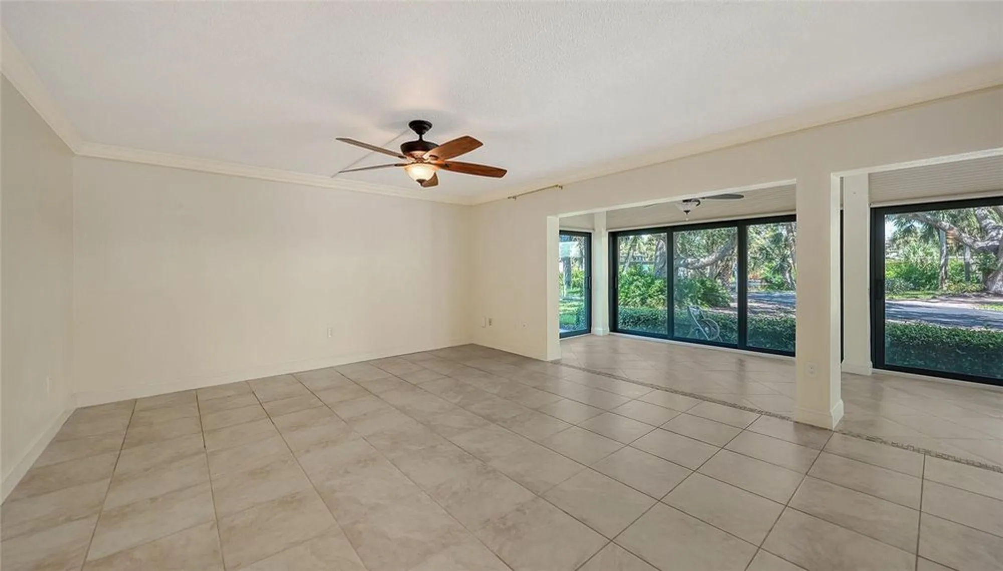 Property Slideshow image 8 of 91 | 225 hourglass way apt 103, Sarasota, FL, 34242