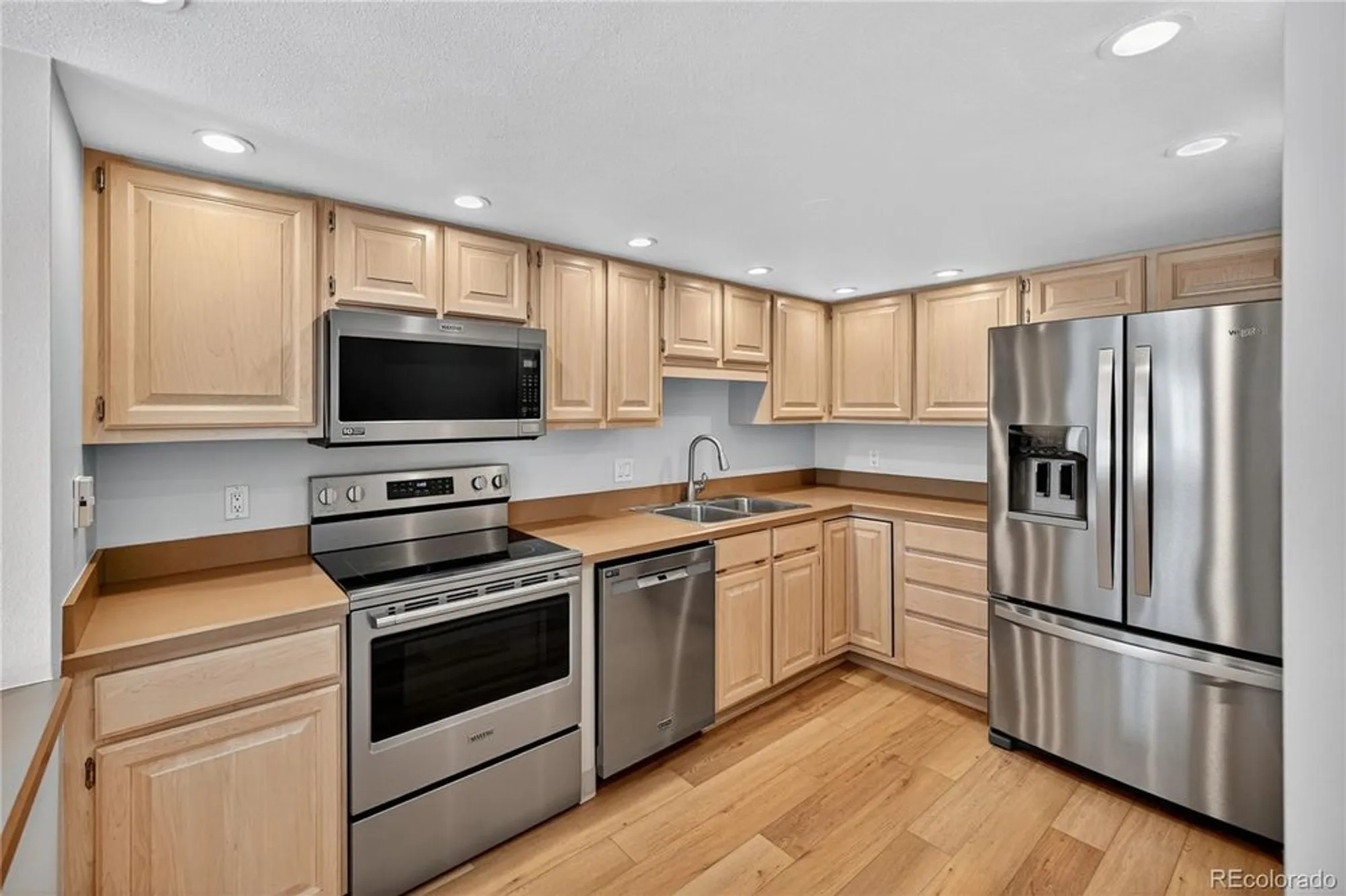 Property Slideshow image 10 of 34 | 13952 e marina dr 510, Aurora, CO, 80014