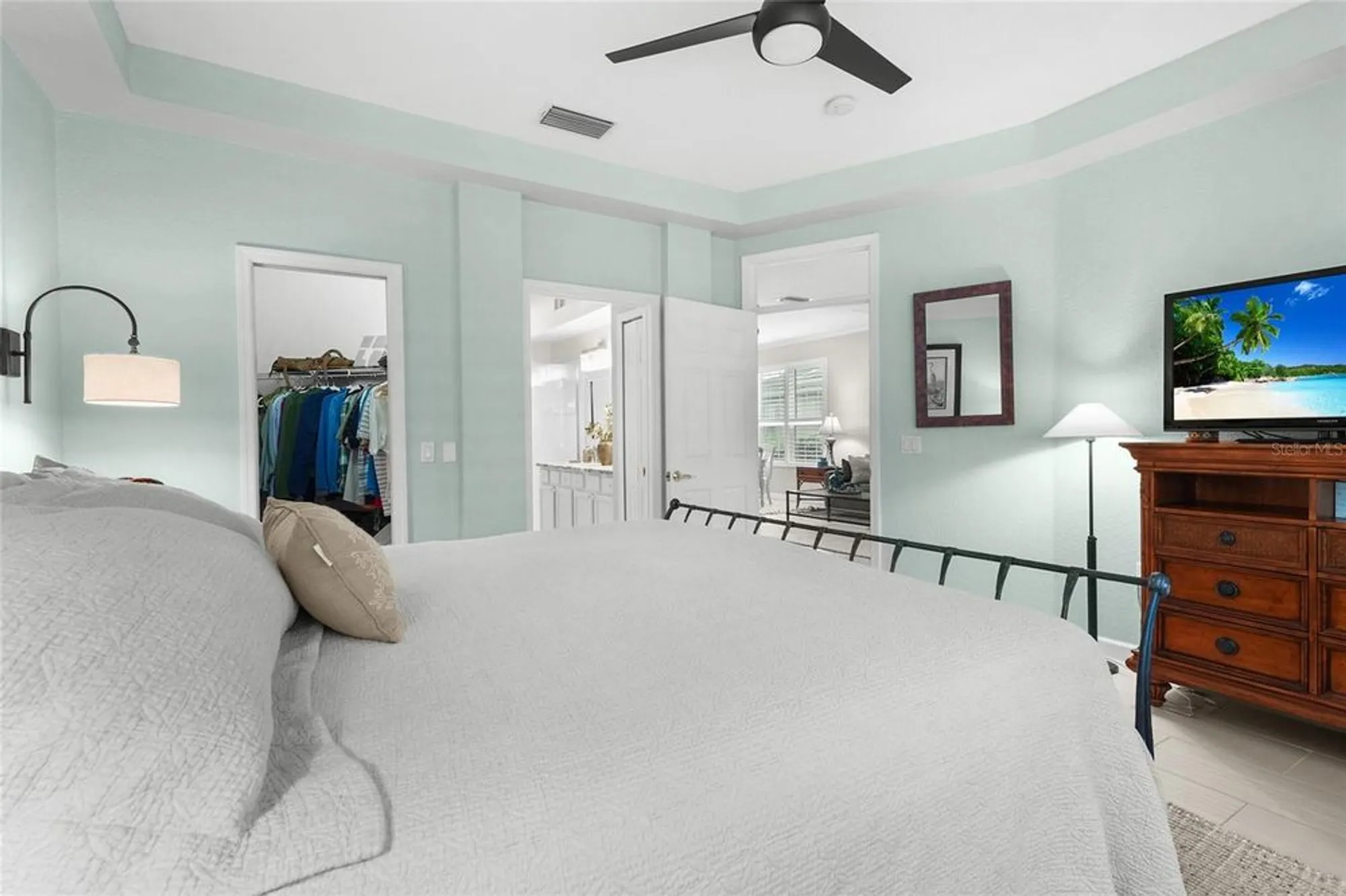 Property Slideshow image 21 of 54 | 4840 lakescene pl, Sarasota, FL, 34243