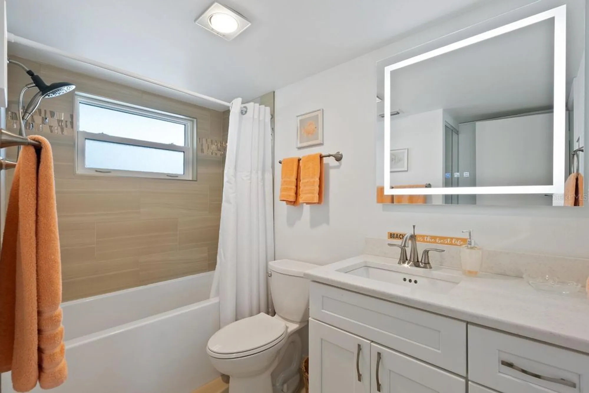 Property Slideshow image 21 of 45 | 1250 n portofino dr apt 304, Sarasota, FL, 34242