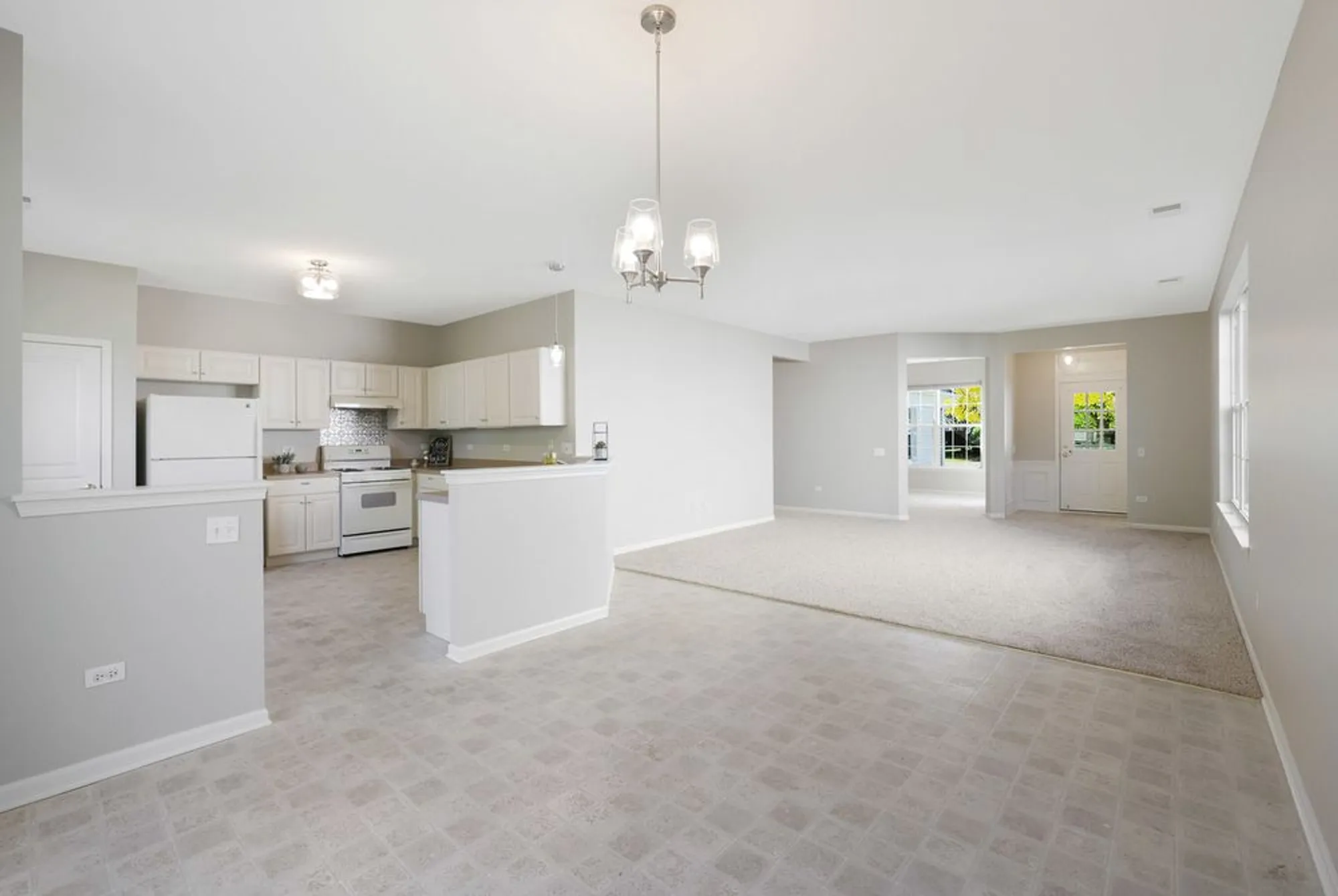 Property Slideshow image 7 of 30 | 13728 chestnut ln, Huntley, IL, 60142