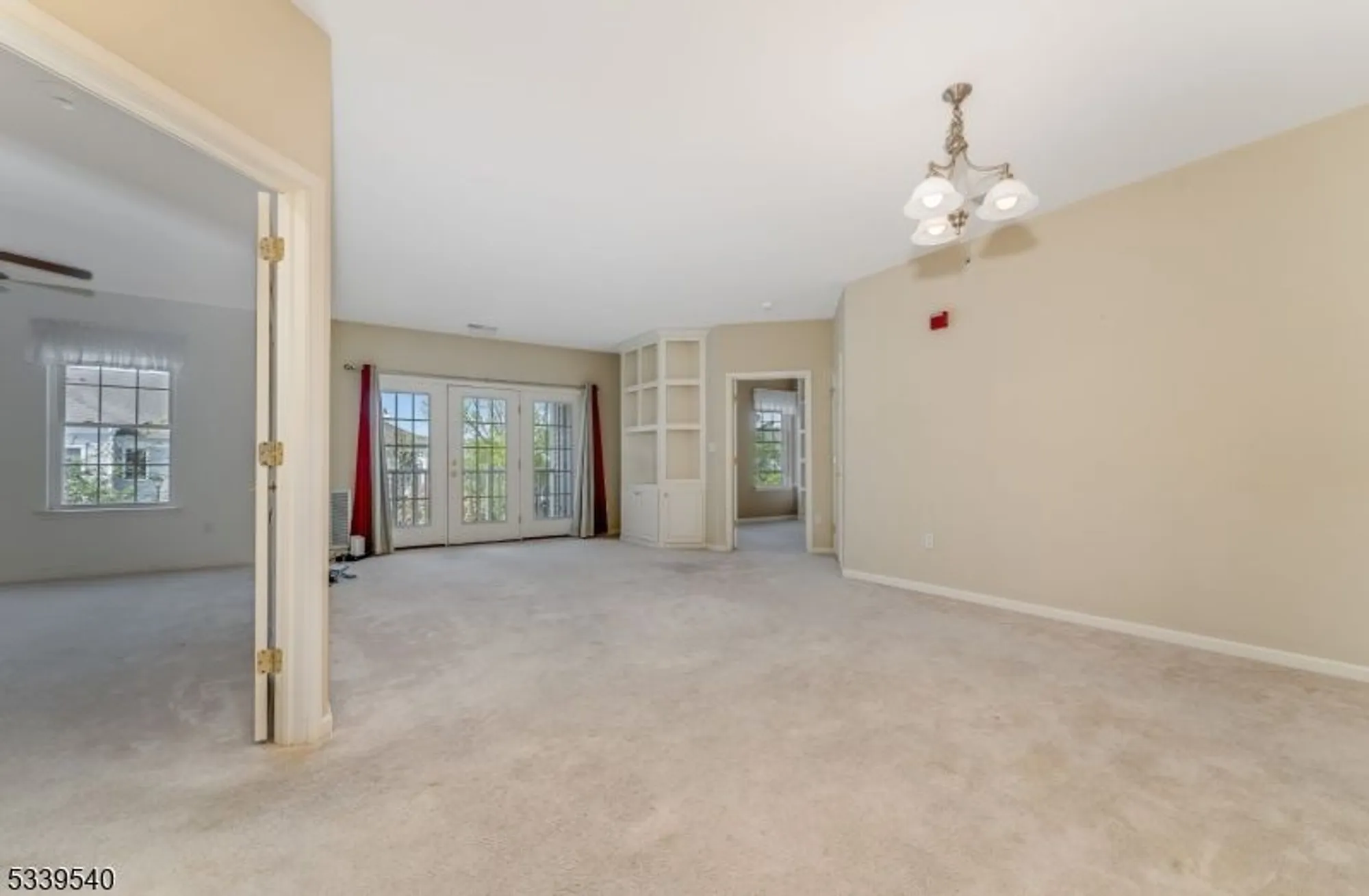 Property Slideshow image 13 of 48 | 6015 brookfield glen dr # 15, Belvidere, NJ, 07823