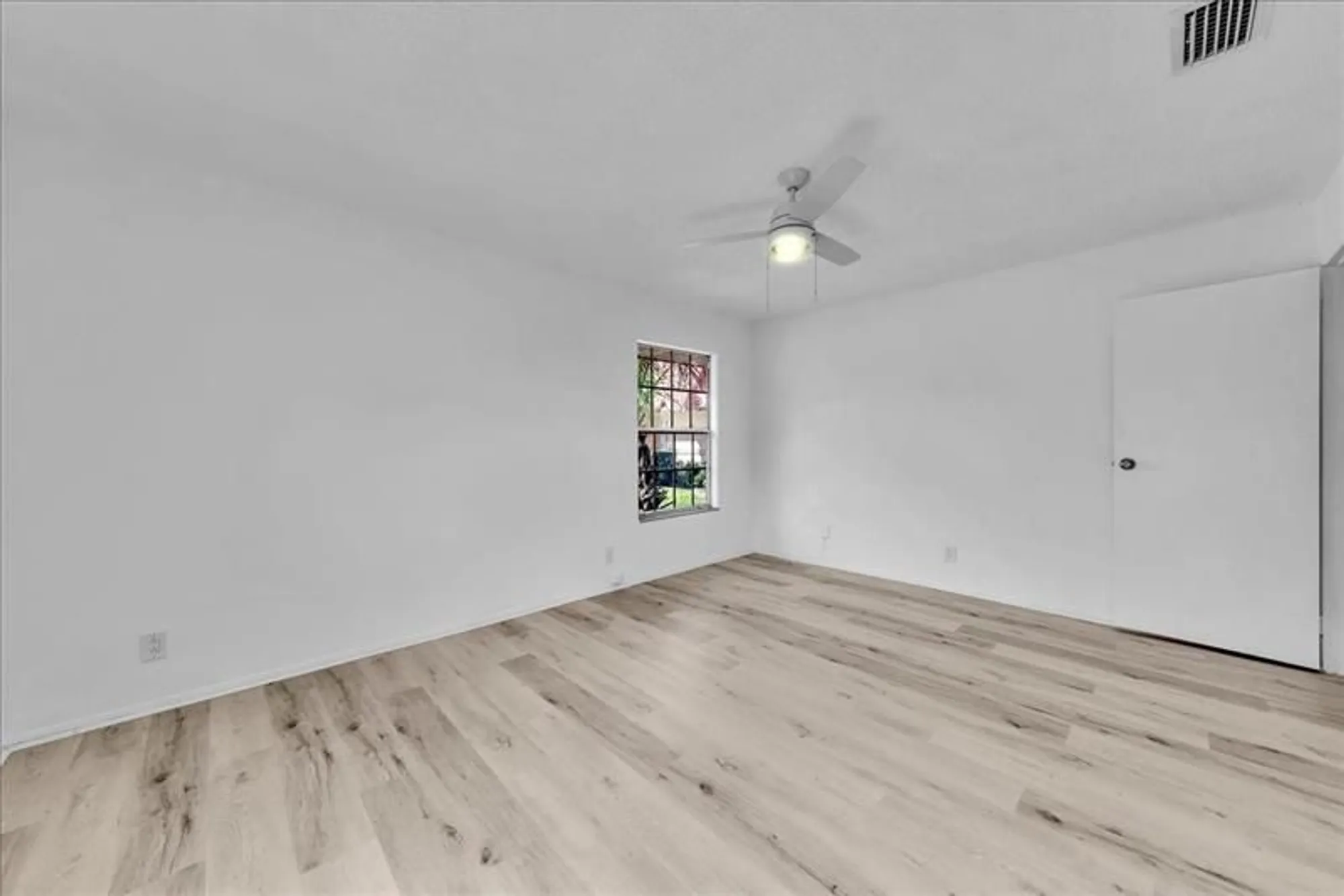 Property Slideshow image 22 of 38 | 123 amherst ln # 123, Lake Worth, FL, 33467
