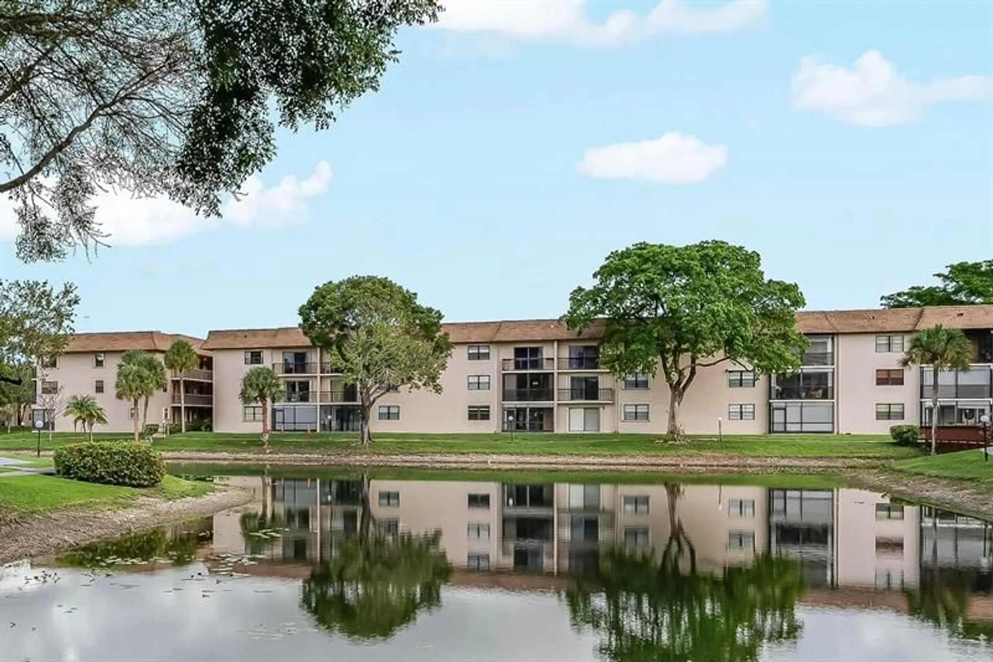 Property Slideshow image 21 of 32 | 4955 e sabal palm blvd 104, Tamarac, FL, 33319