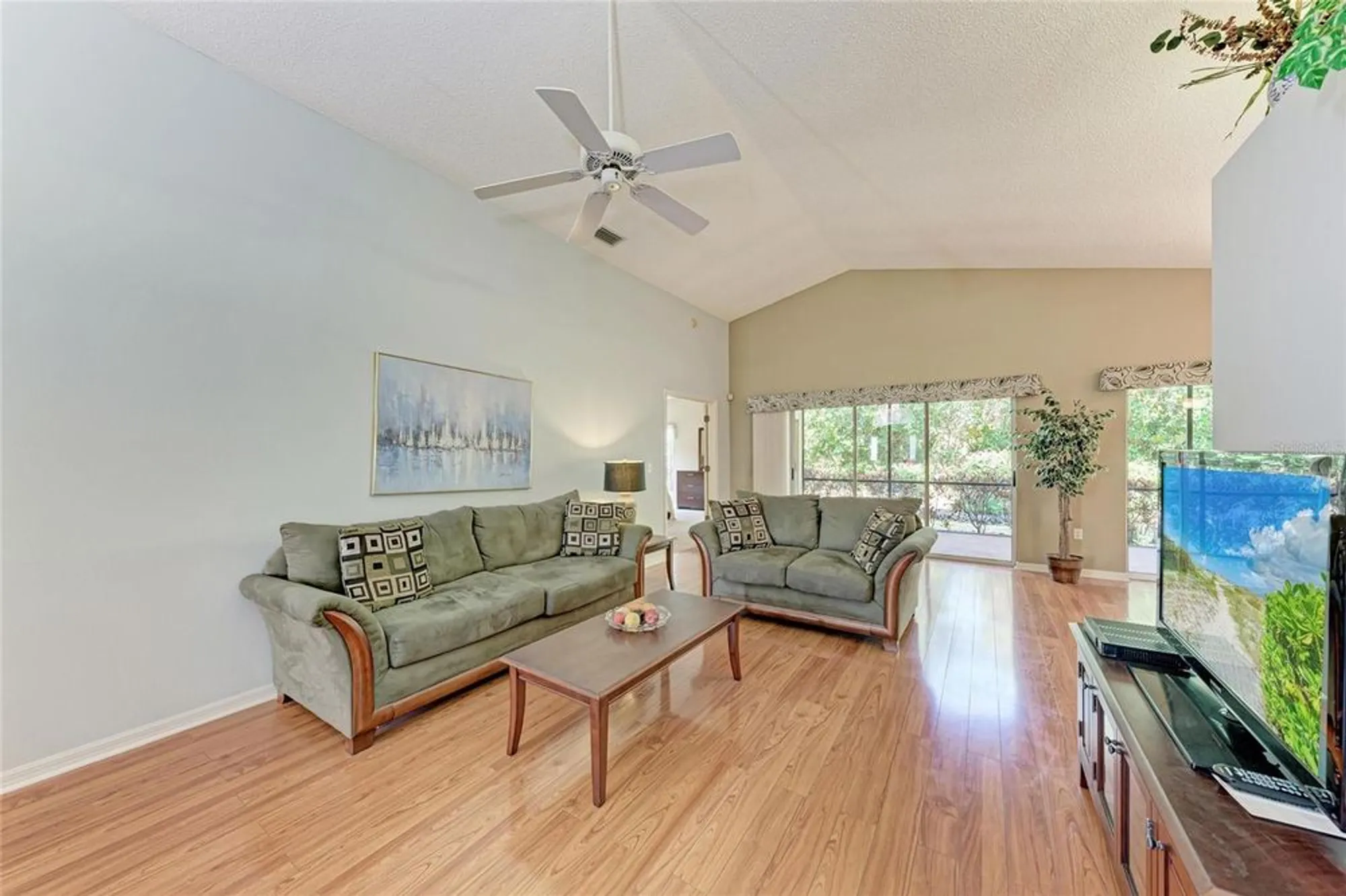 Property Slideshow image 10 of 43 | 5513 83rd ter, Sarasota, FL, 34243