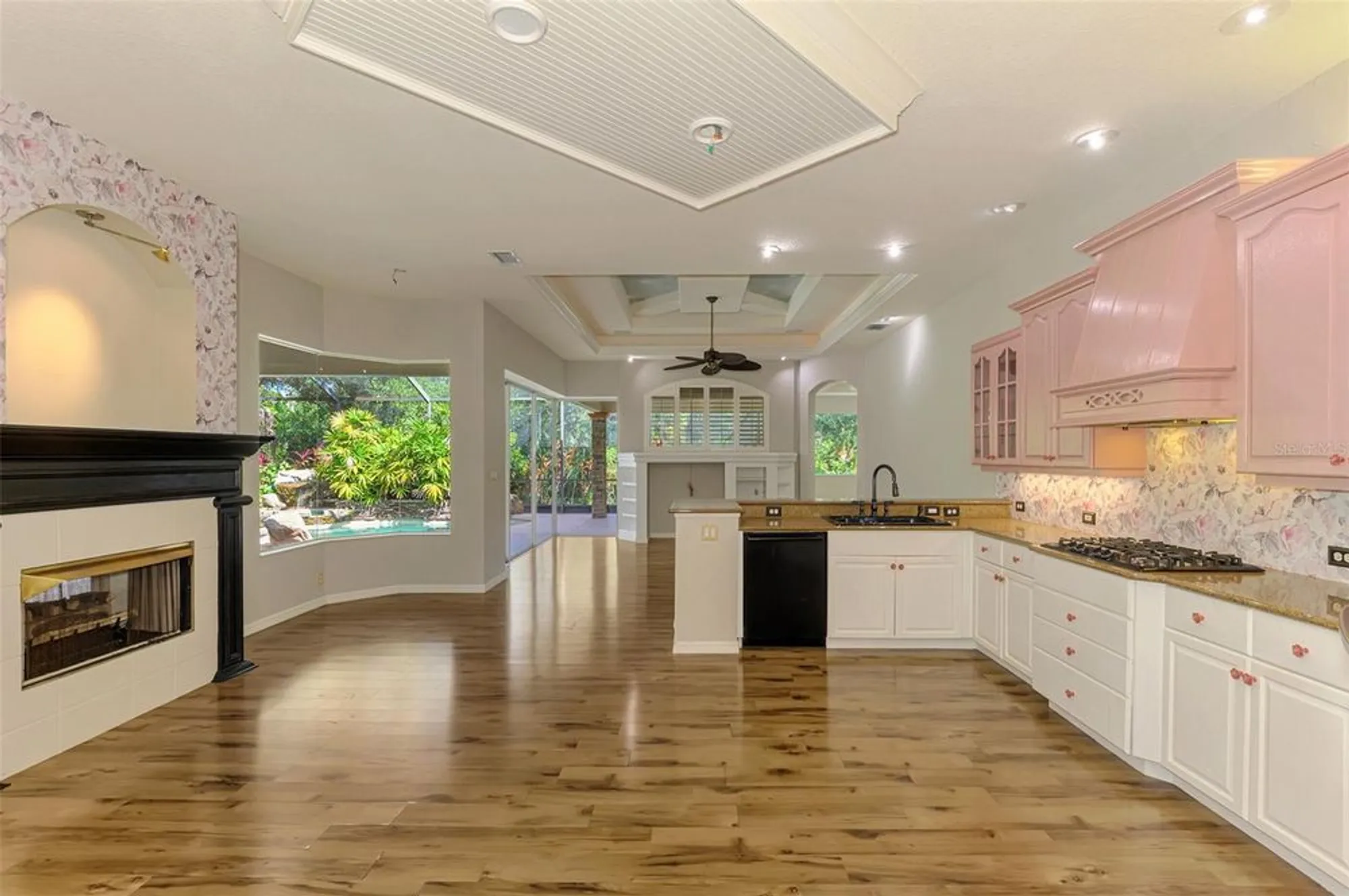 Property Slideshow image 19 of 79 | 4889 carrington cir, Sarasota, FL, 34243