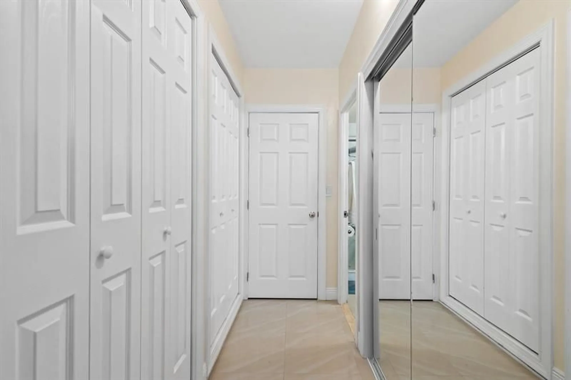 Property Slideshow image 13 of 61 | 3300 ne 36th st 302, Fort Lauderdale, FL, 33308