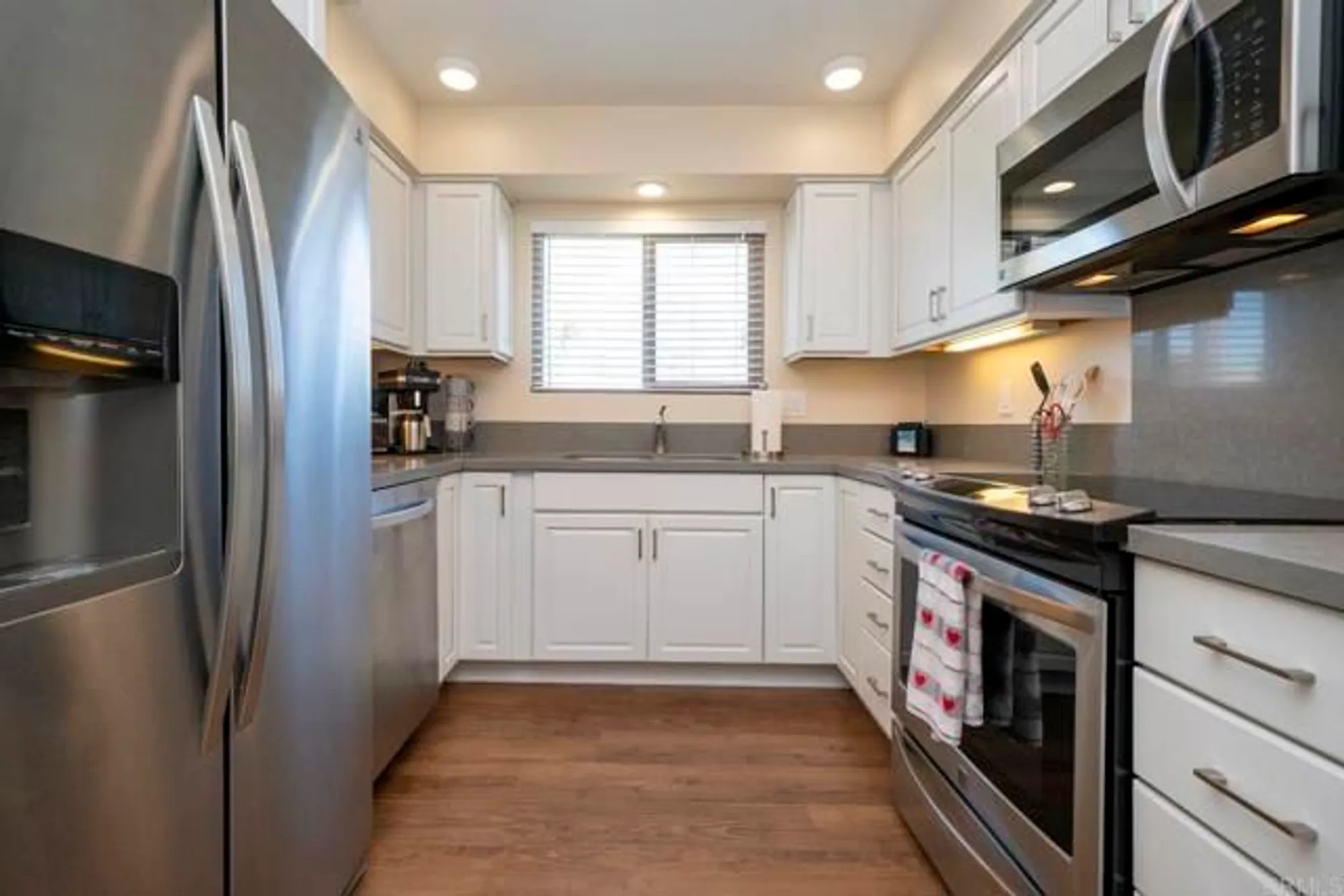 Property Slideshow image 10 of 30 | 1024 eider way, Oceanside, CA, 92057